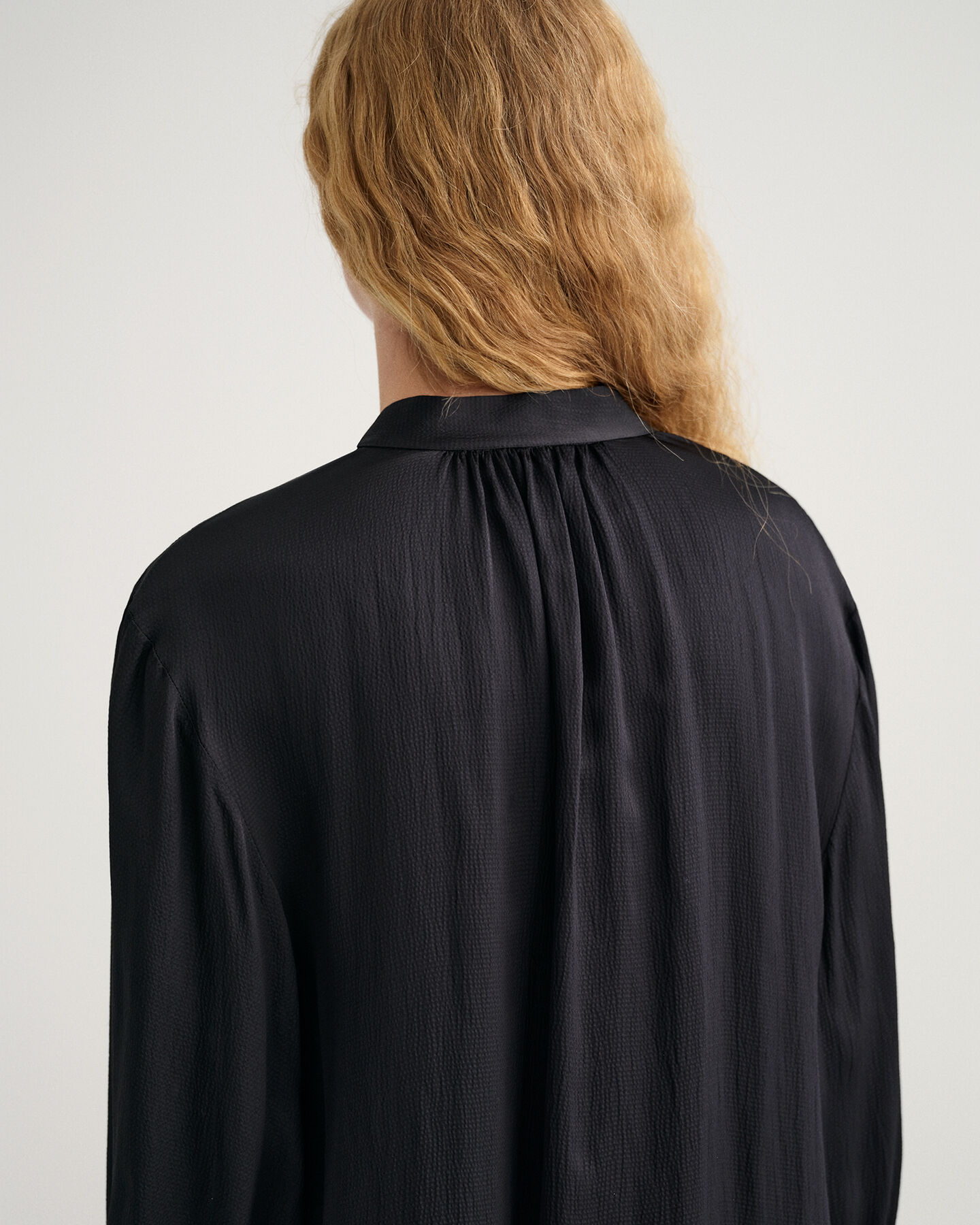 Robe &agrave; col droit