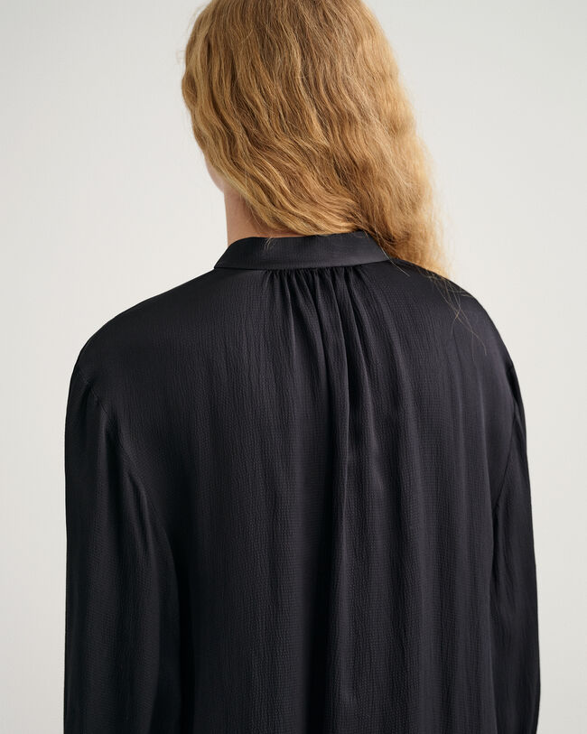 Robe &agrave; col droit