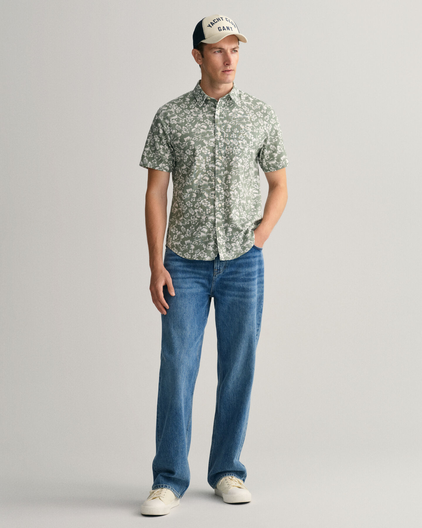 Chemise regular fit en coton et lin &agrave; imprim&eacute; floral et manches courtes