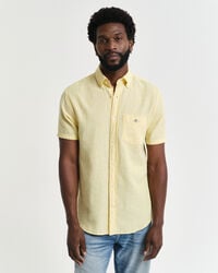 Chemise regular fit en coton et lin &agrave; manches courtes