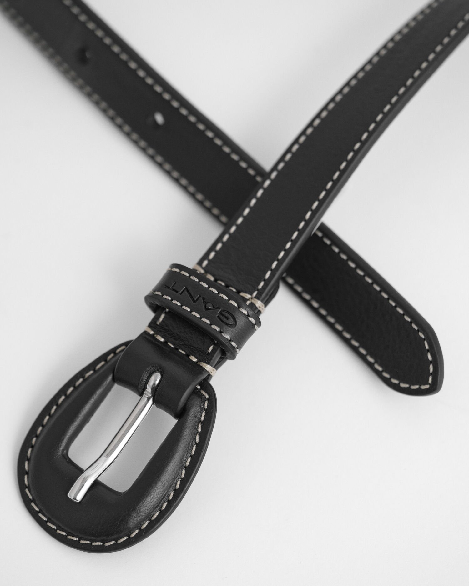 Ceinture avec boucle recouverte de cuir