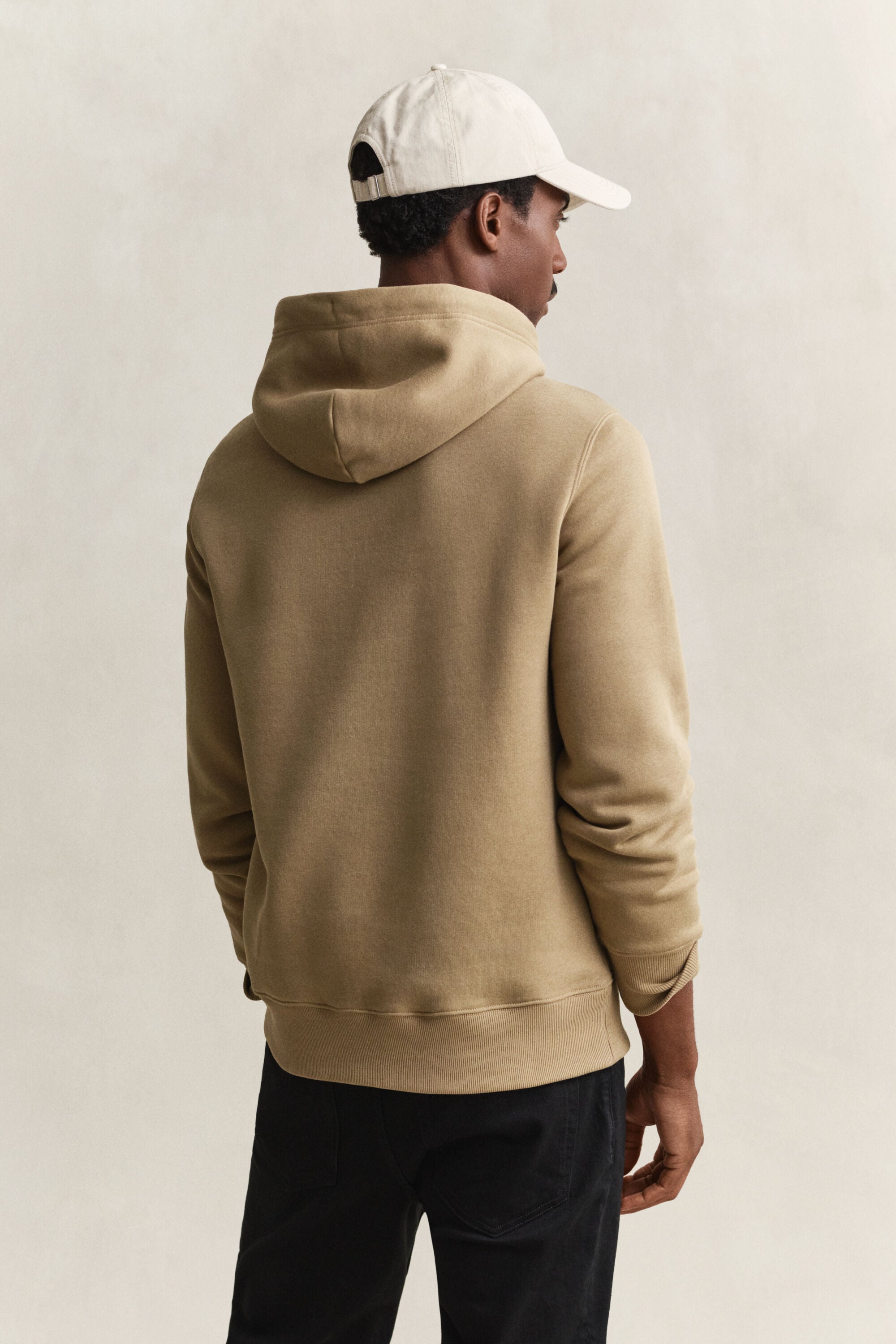 Sweat à capuche avec écusson