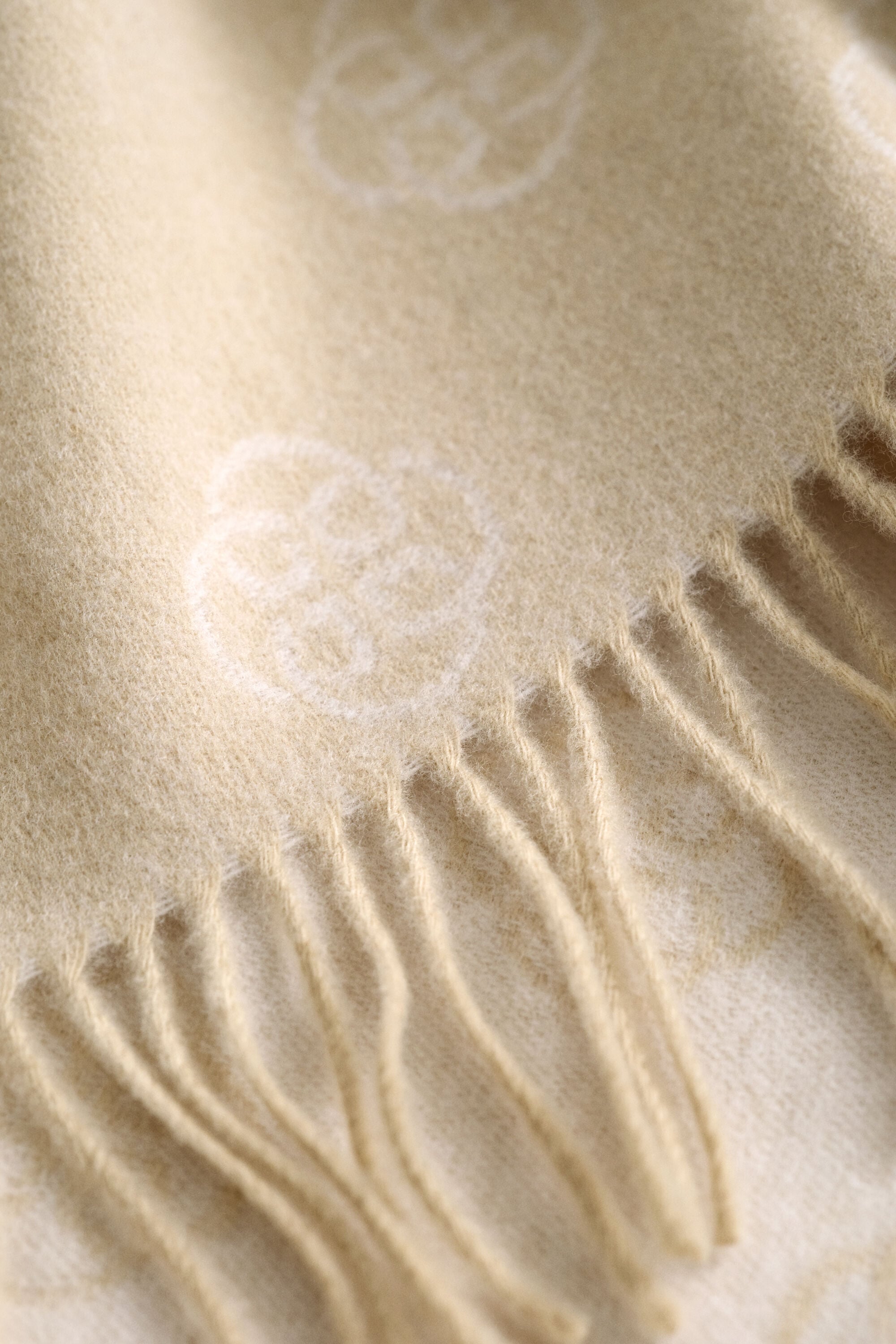 Écharpe en laine à monogrammes