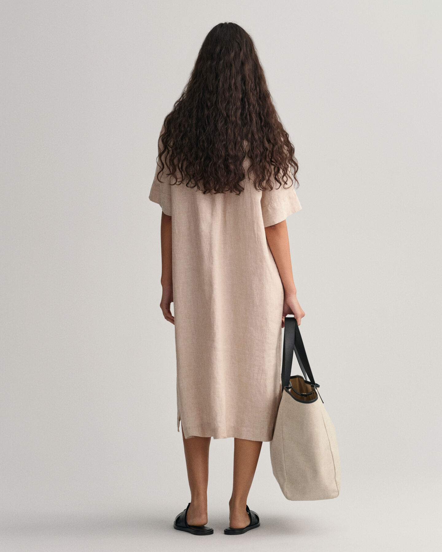 Robe-chemise en lin &agrave; manches courtes