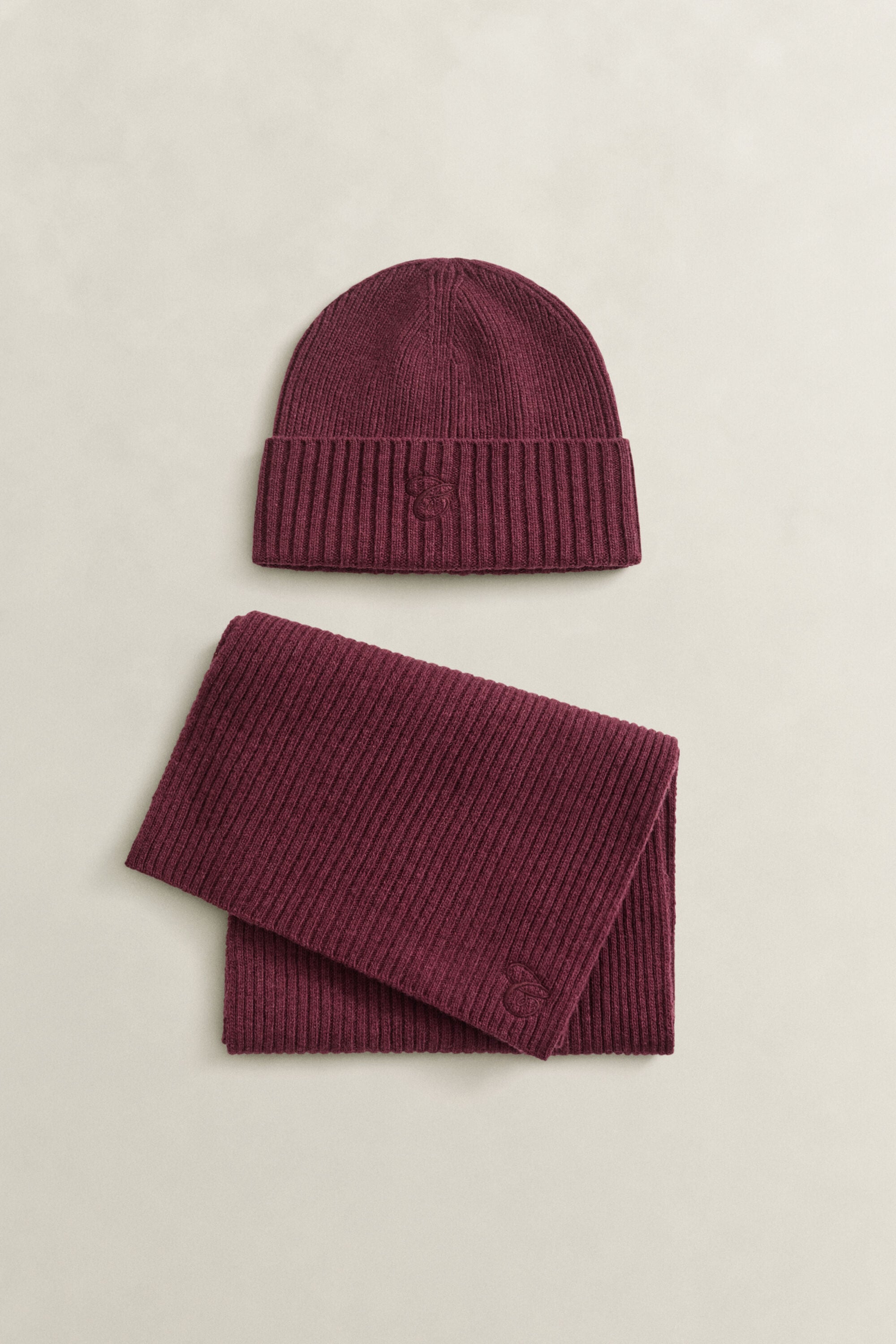 Coffret cadeau écharpe et bonnet brodés