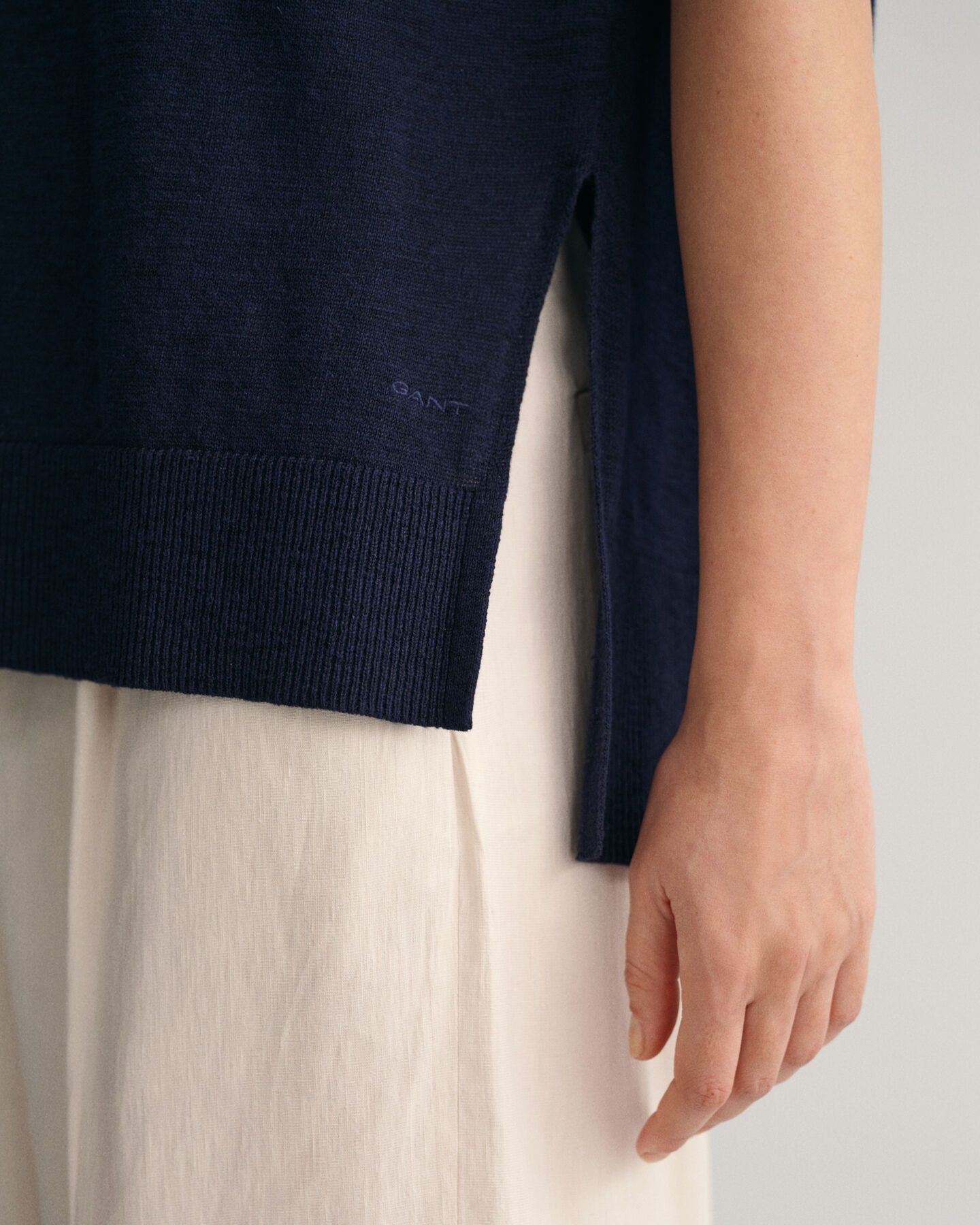 Pull sans manches col V en lin mélangé