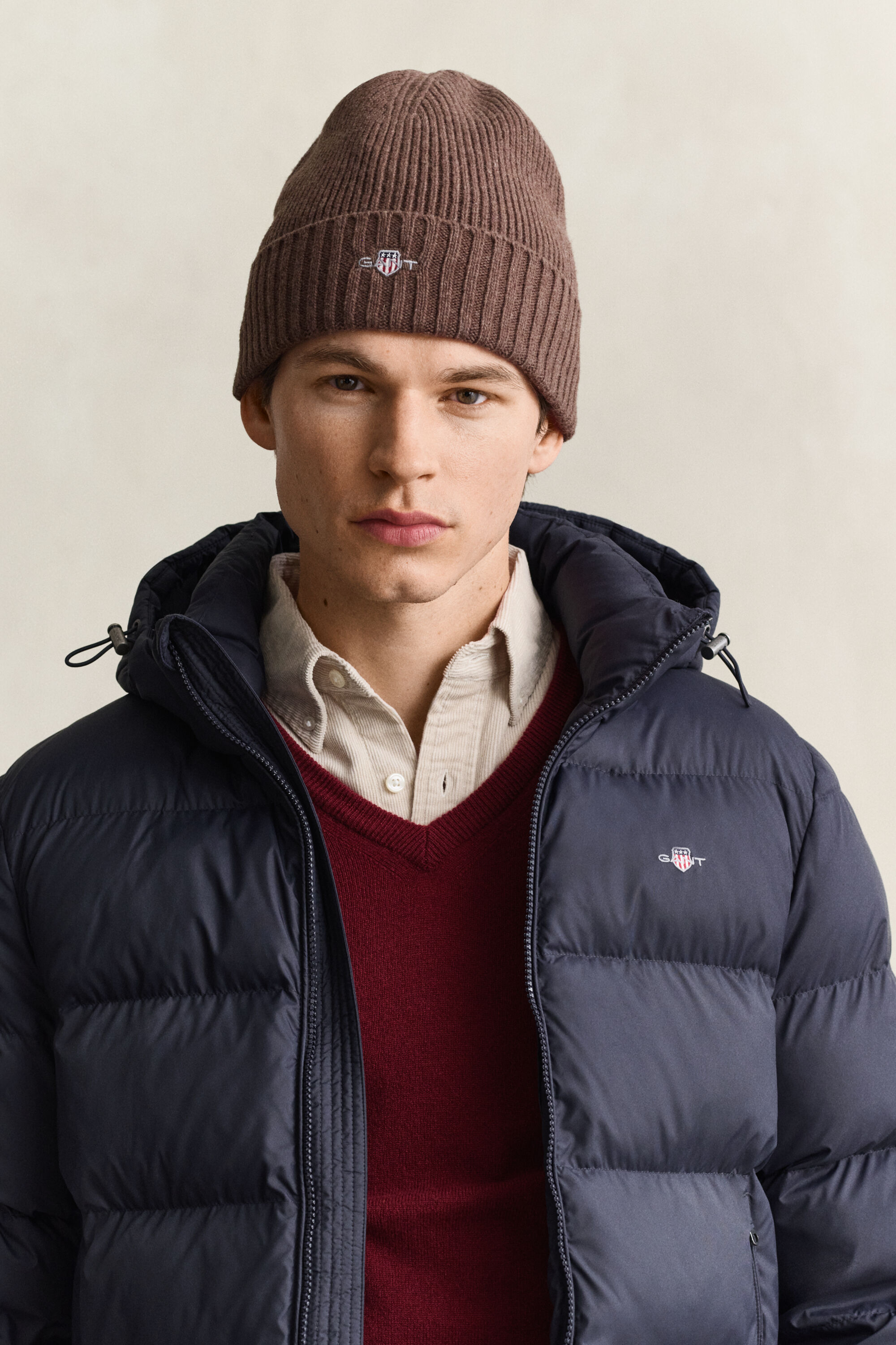 Bonnet en laine avec écusson