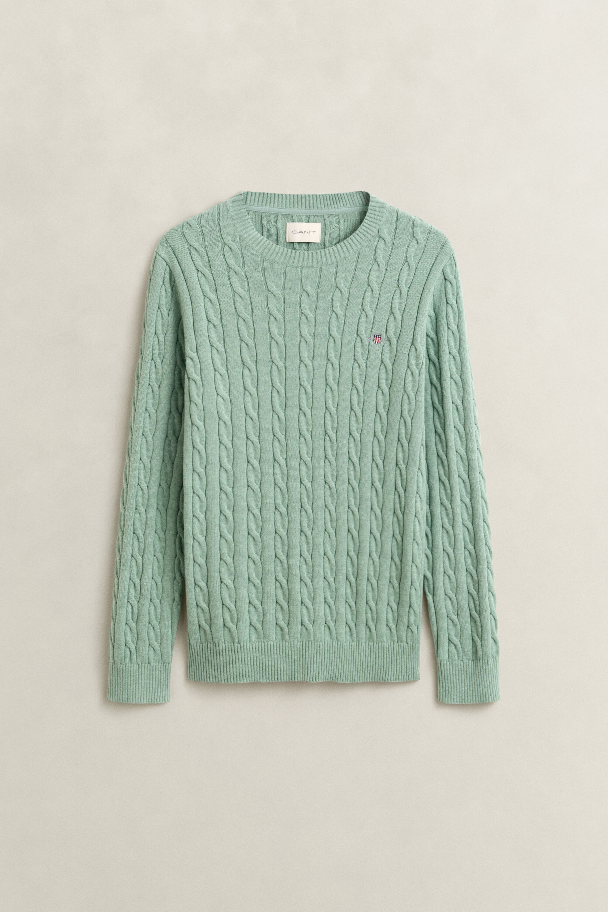 Pull en maille torsadée classique