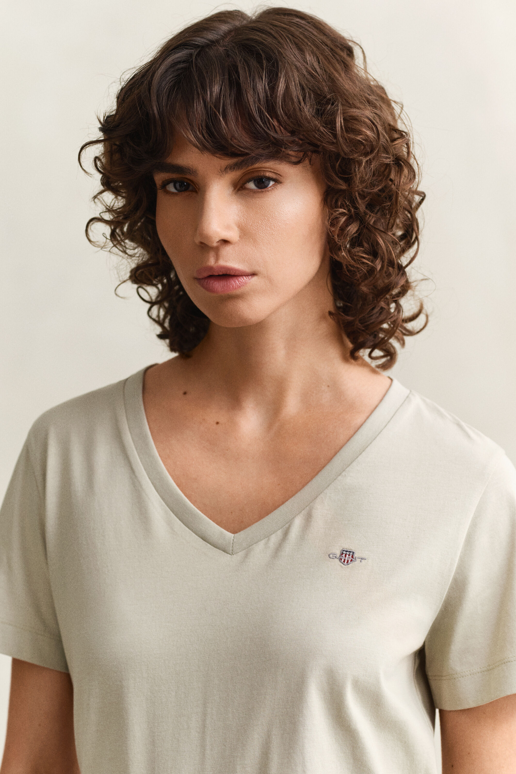 T-shirt col V Shield