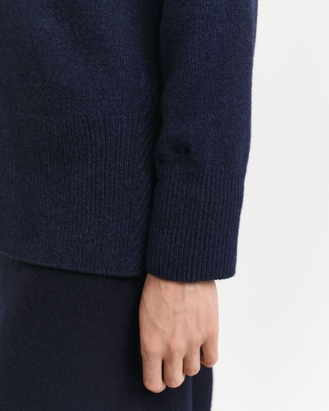 Pull col roulé avec finitions à chevrons