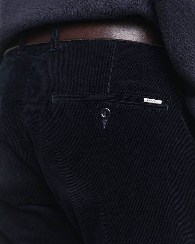 Pantalon chino slim fit en velours côtelé