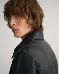 Veste courte en cuir