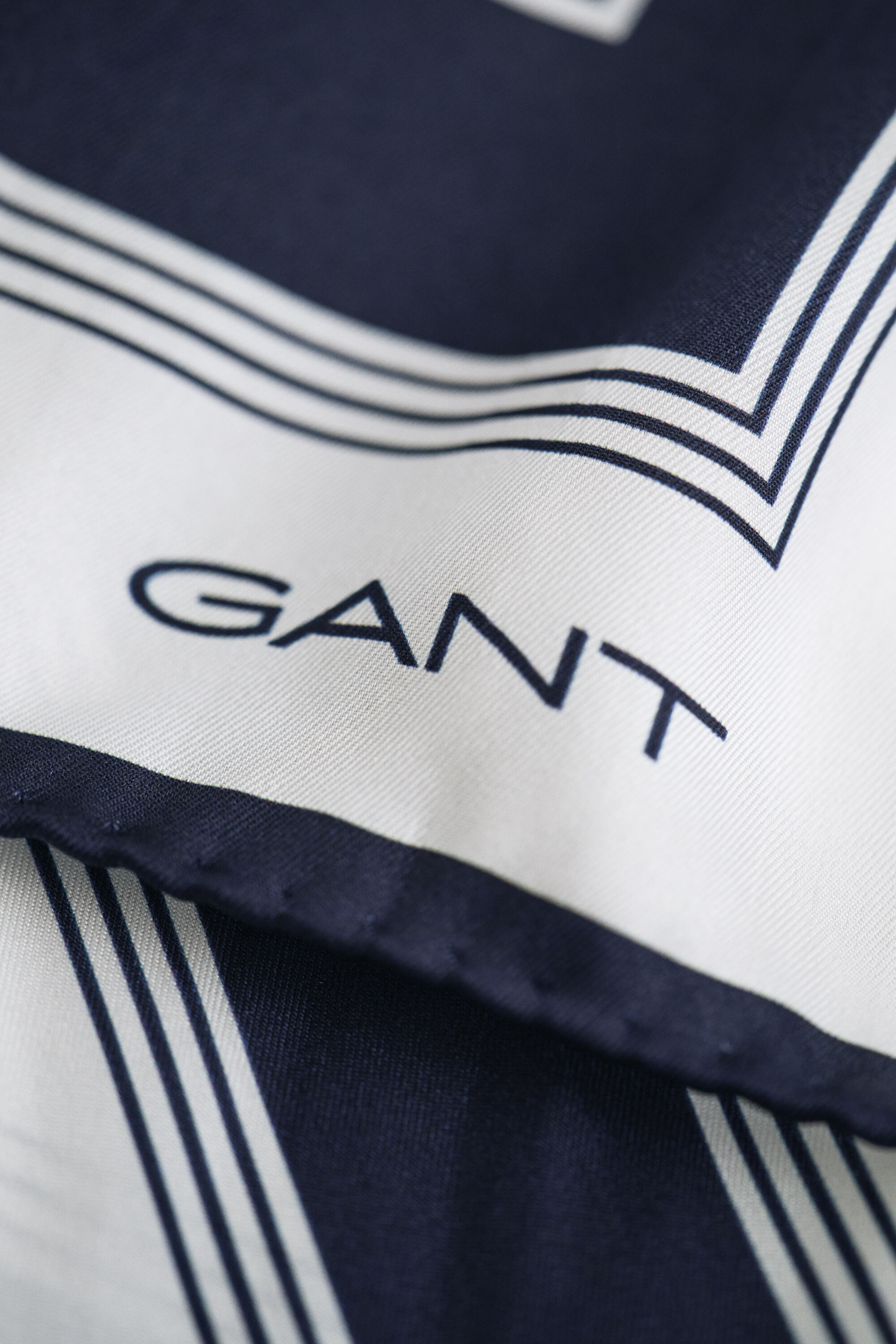 Foulard en soie avec monogramme