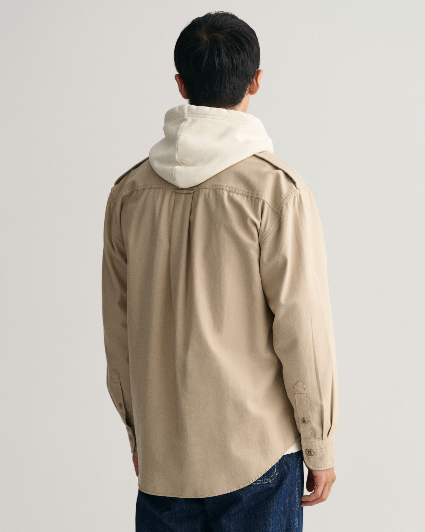 Chemise relaxed fit en serg&eacute; Solid