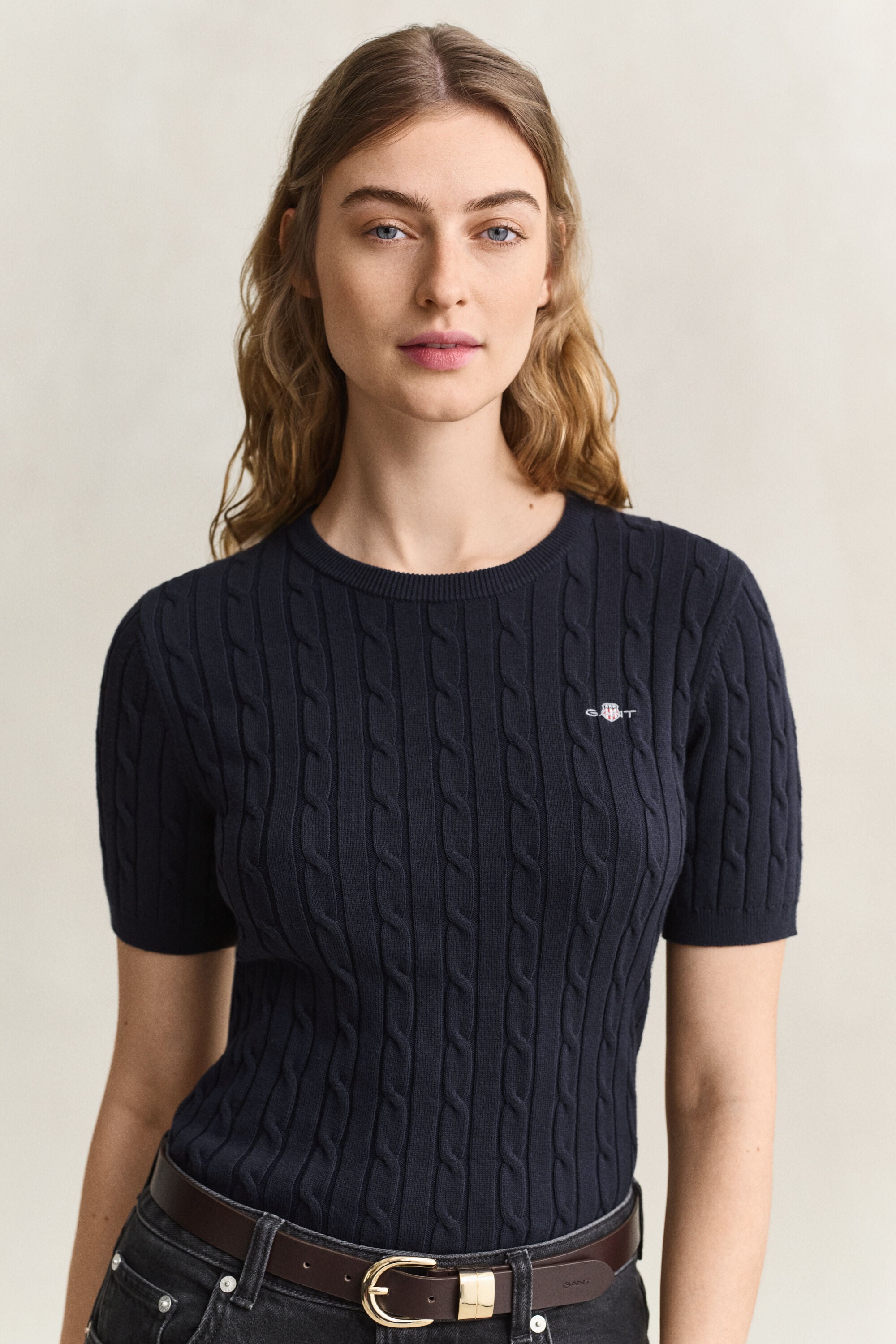 Pull à manches courtes en maille de coton stretch à torsades