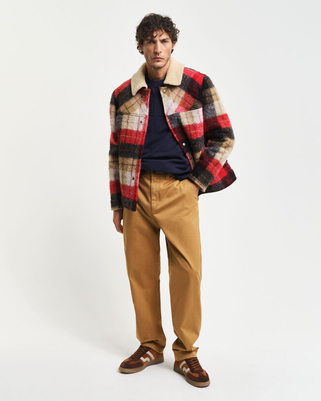 Pantalon chino regular fit en coton bross&eacute;