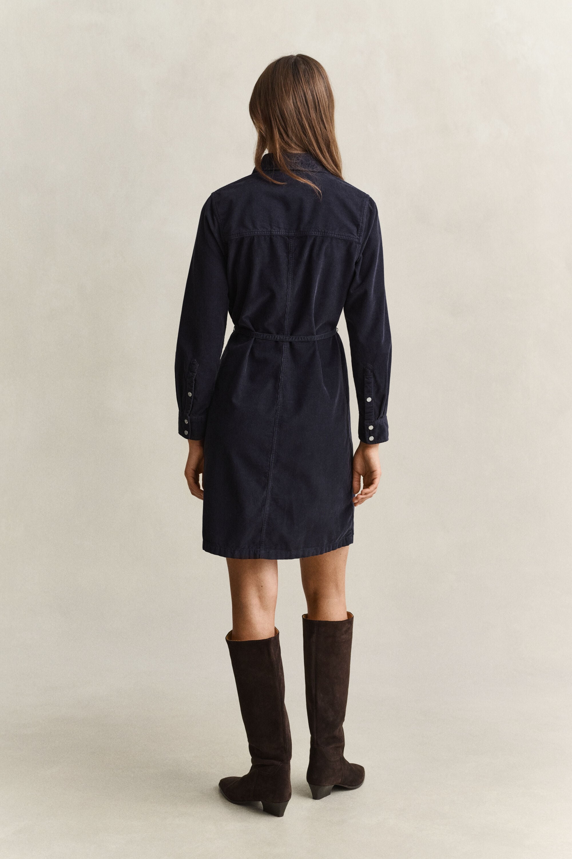 Robe-chemise en velours côtelé avec ceinture