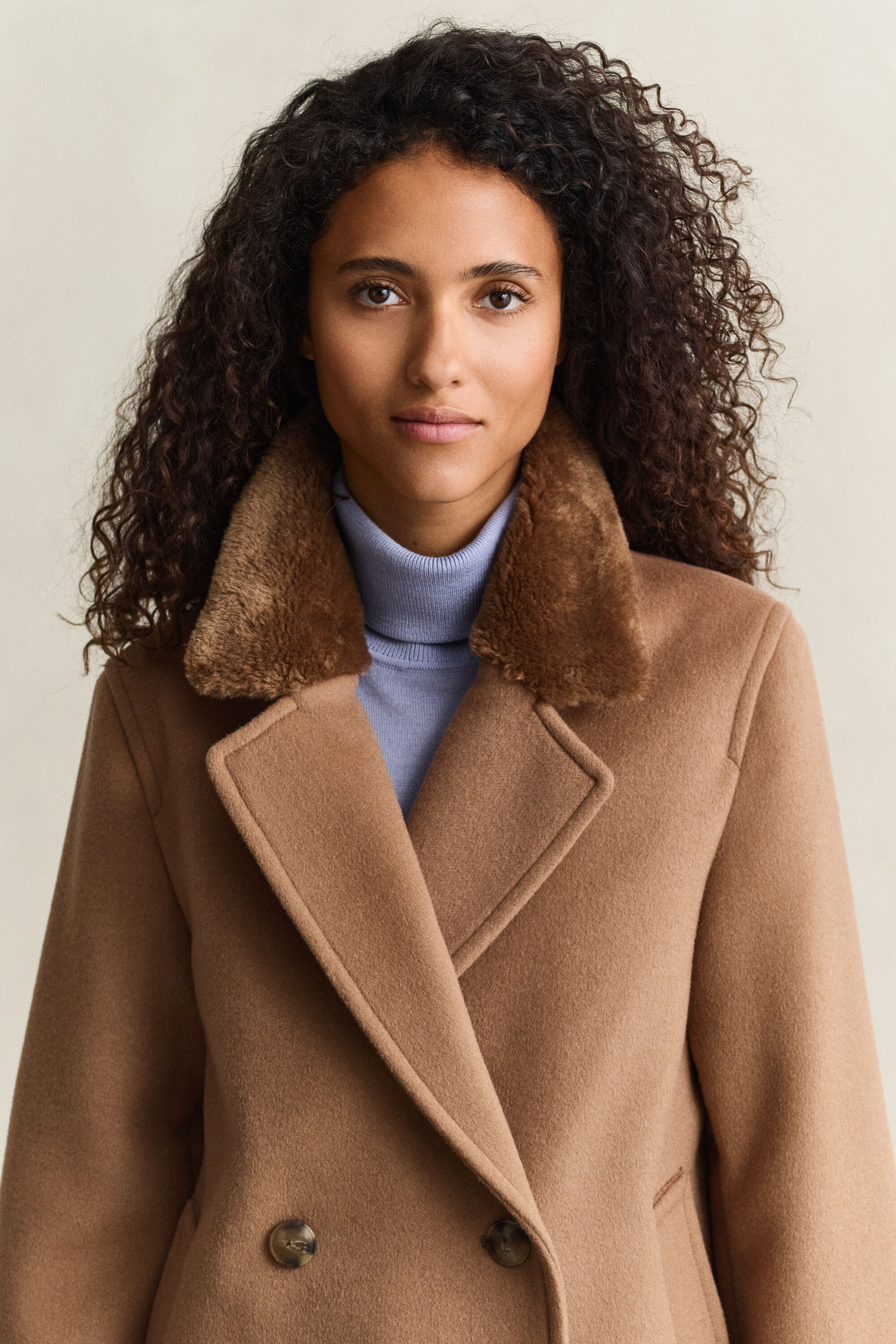 Veste avec col en fourrure synthétique