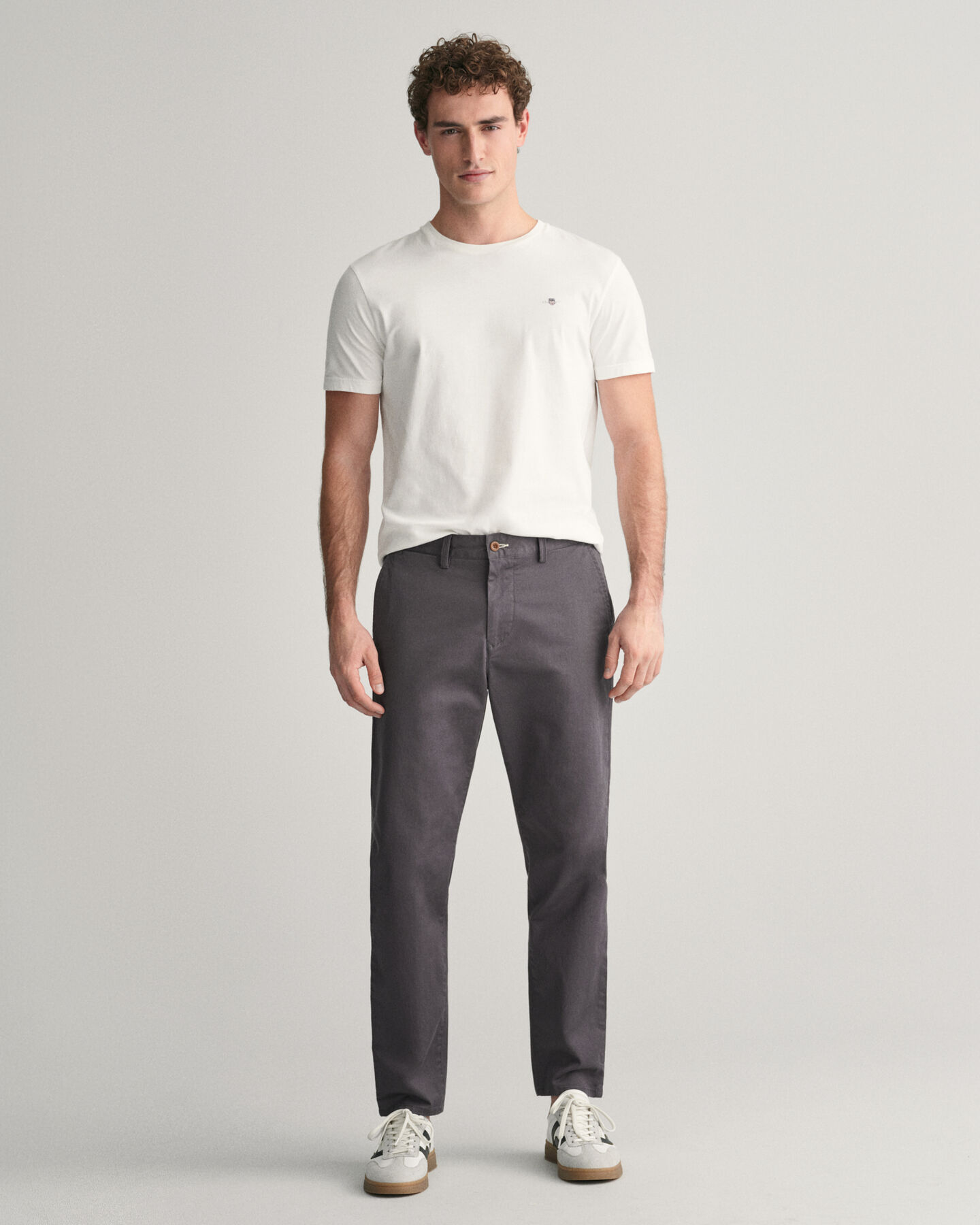 Pantalon chino coupe fusel&eacute;e en serg&eacute;