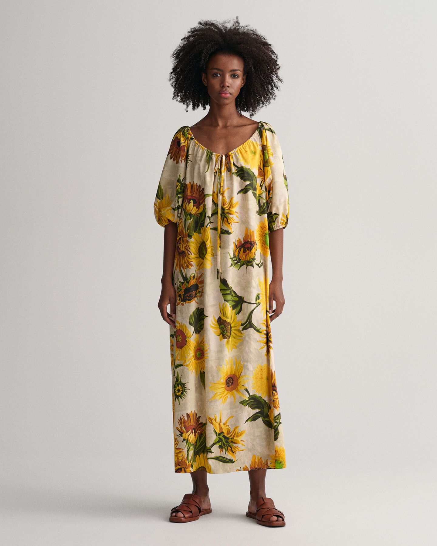 Robe froncée avec imprimé à tournesols