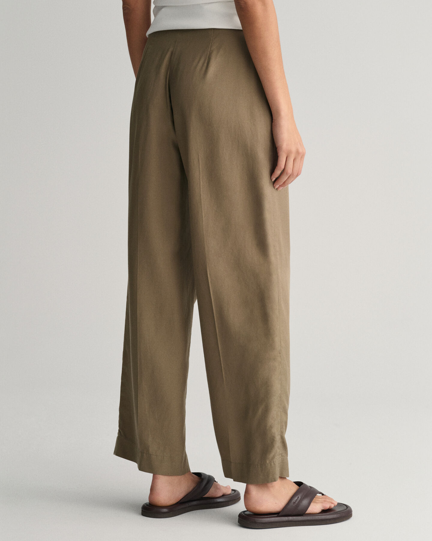 Pantalon relaxed fit nou&eacute; &agrave; la taille
