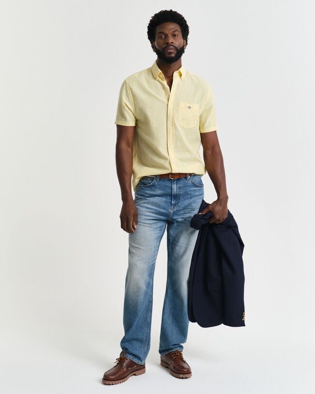 Chemise regular fit en coton et lin &agrave; manches courtes