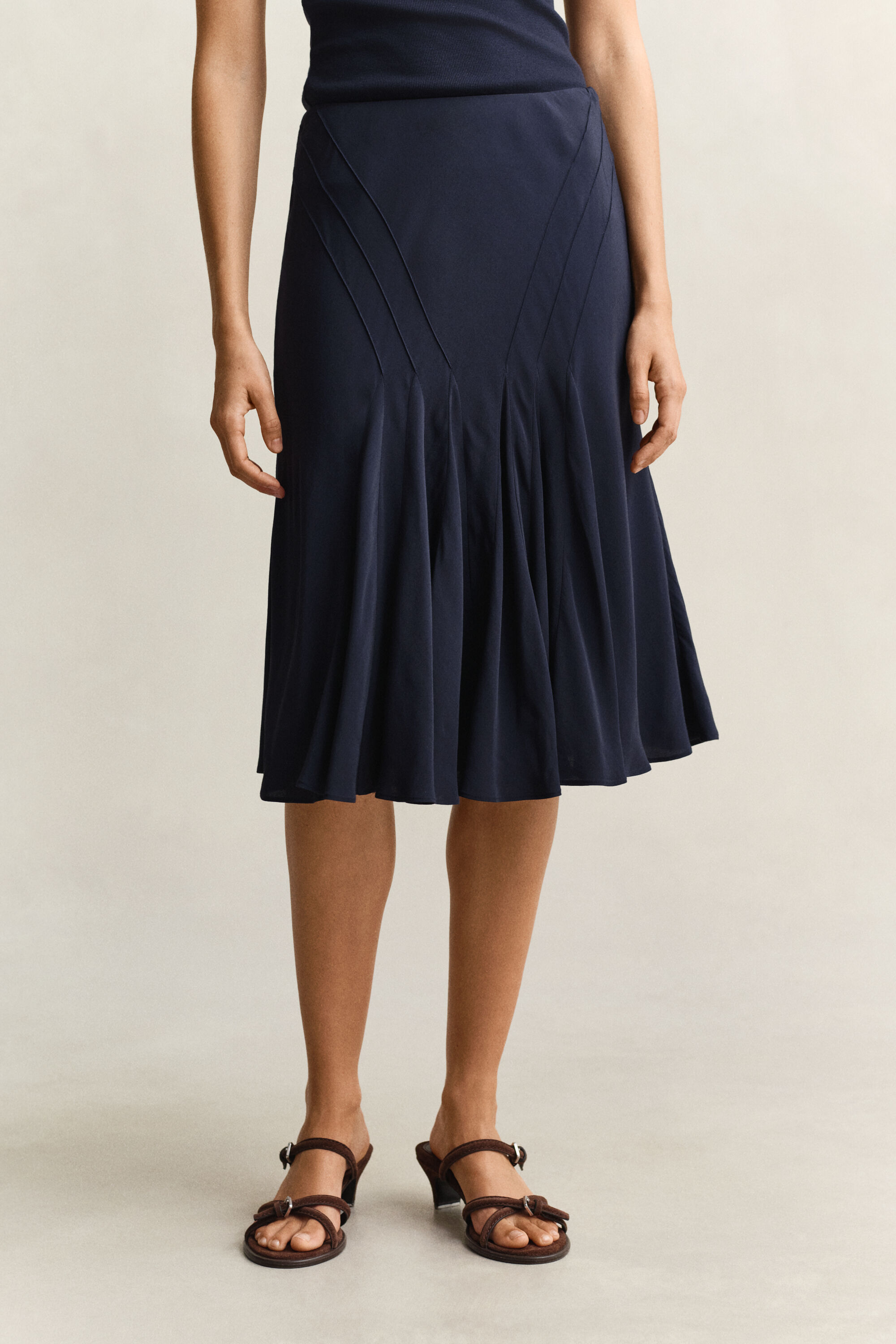 Jupe évasée coupée dans le biais
