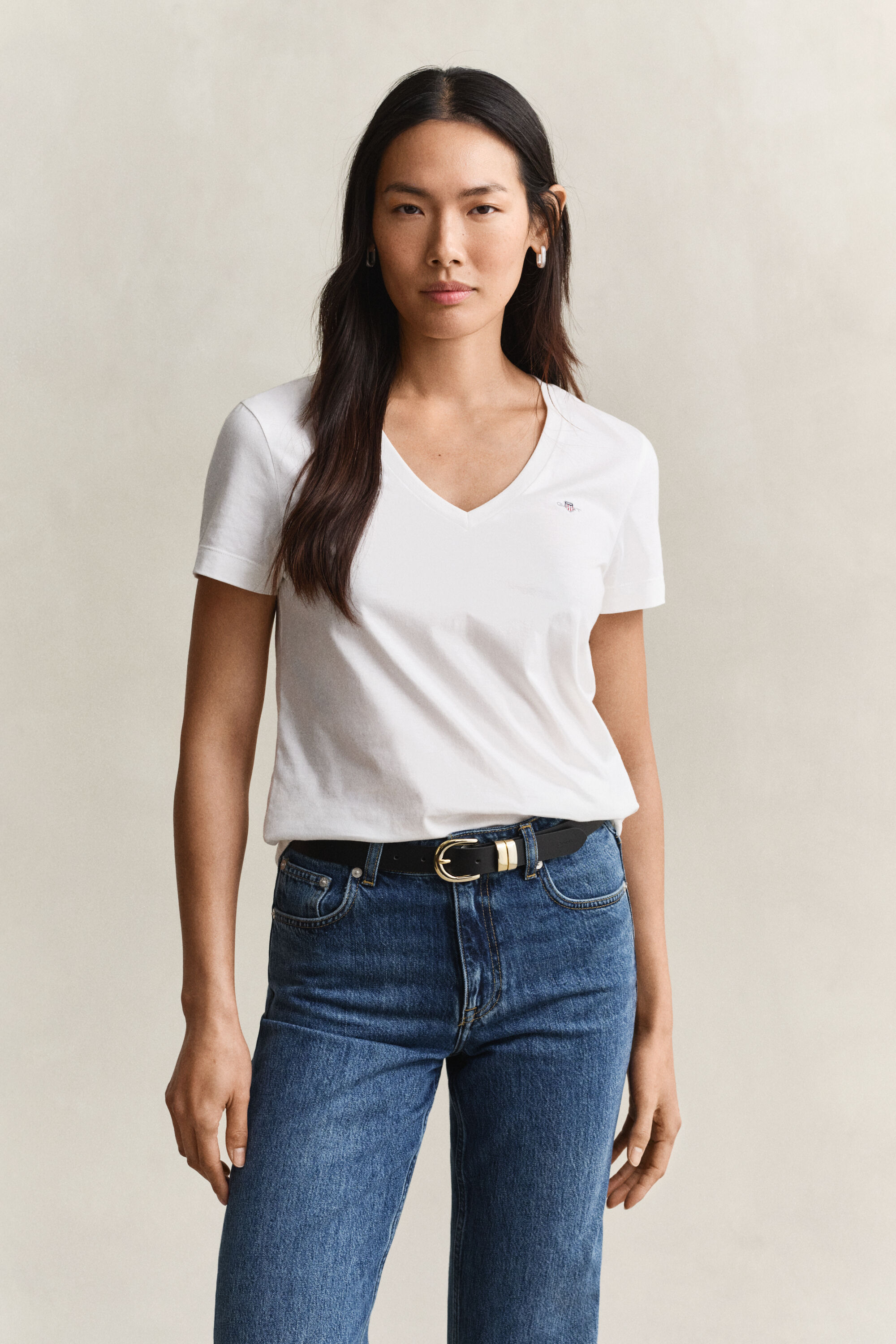T-shirt col V avec écusson