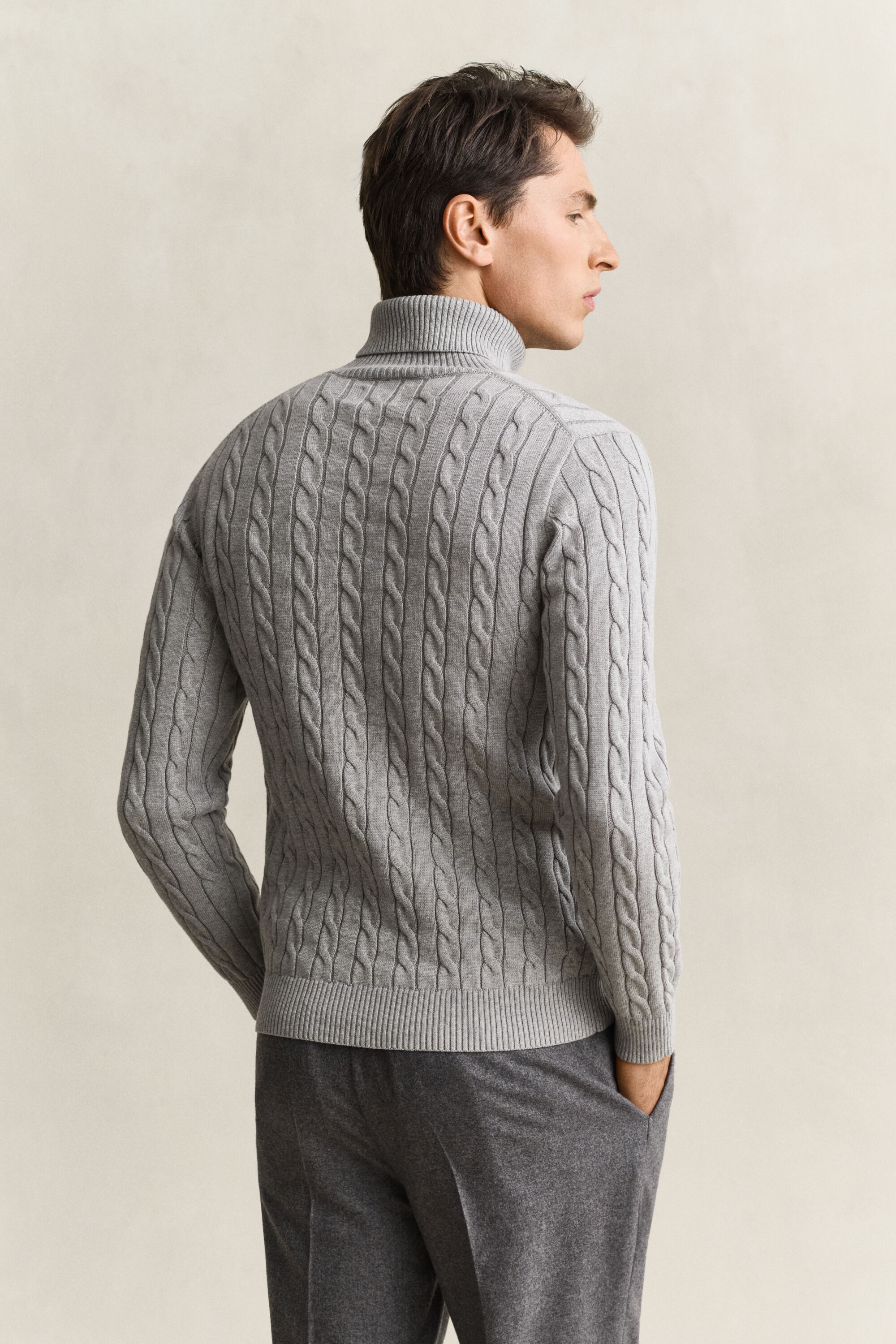 Pull col roulé en maille torsadée de coton