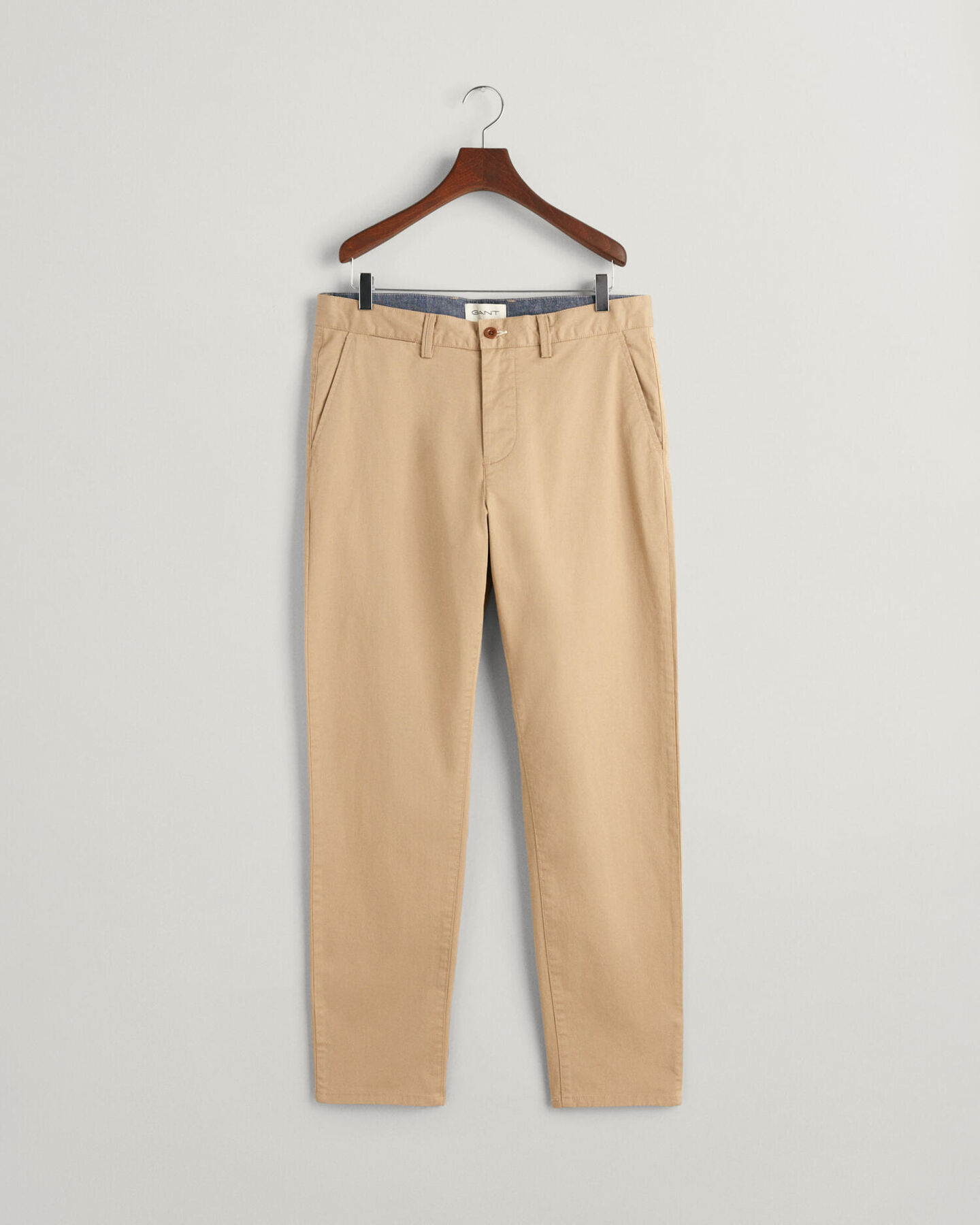 Pantalon chino coupe fuselée en sergé