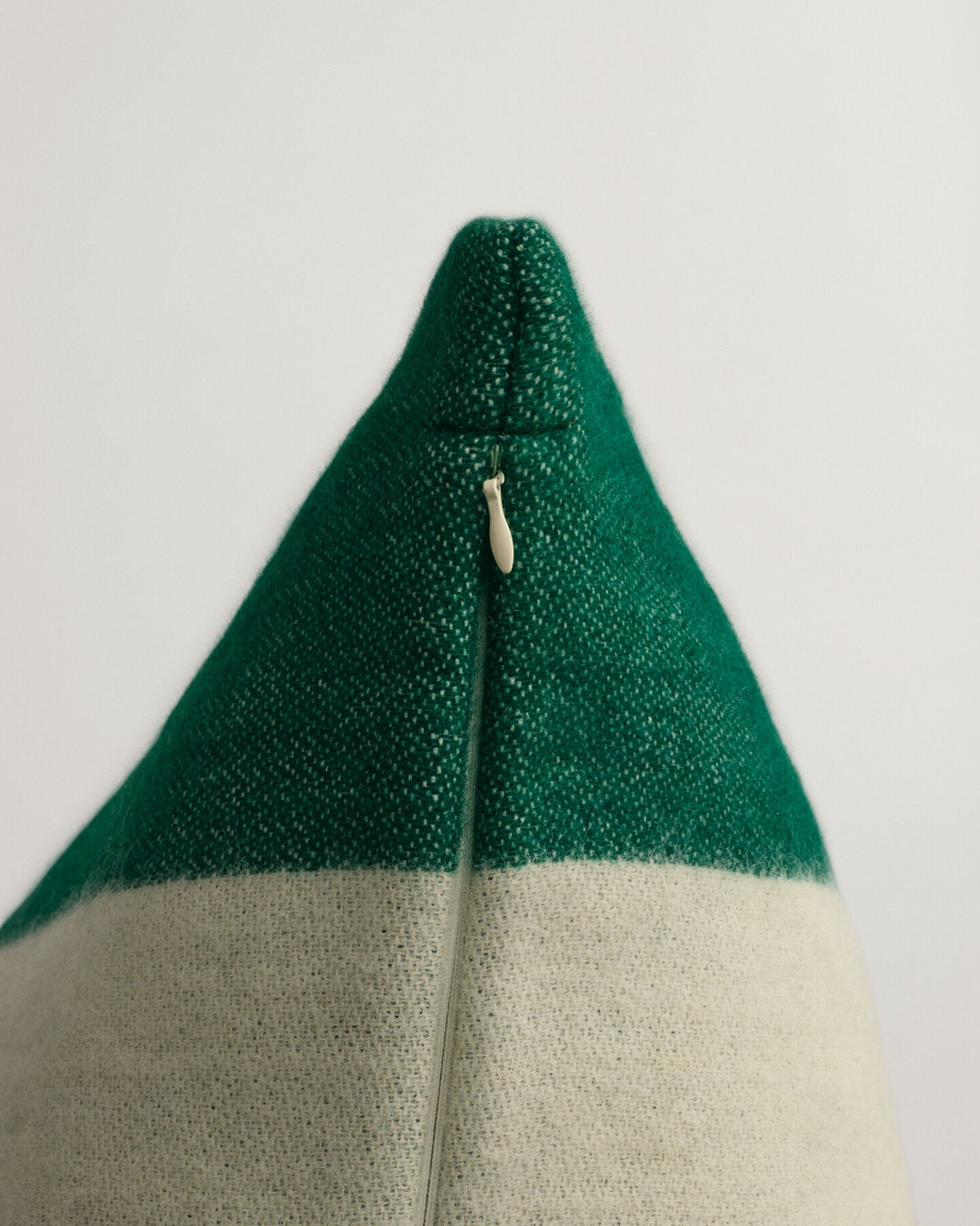 Housse de coussin en laine rayée