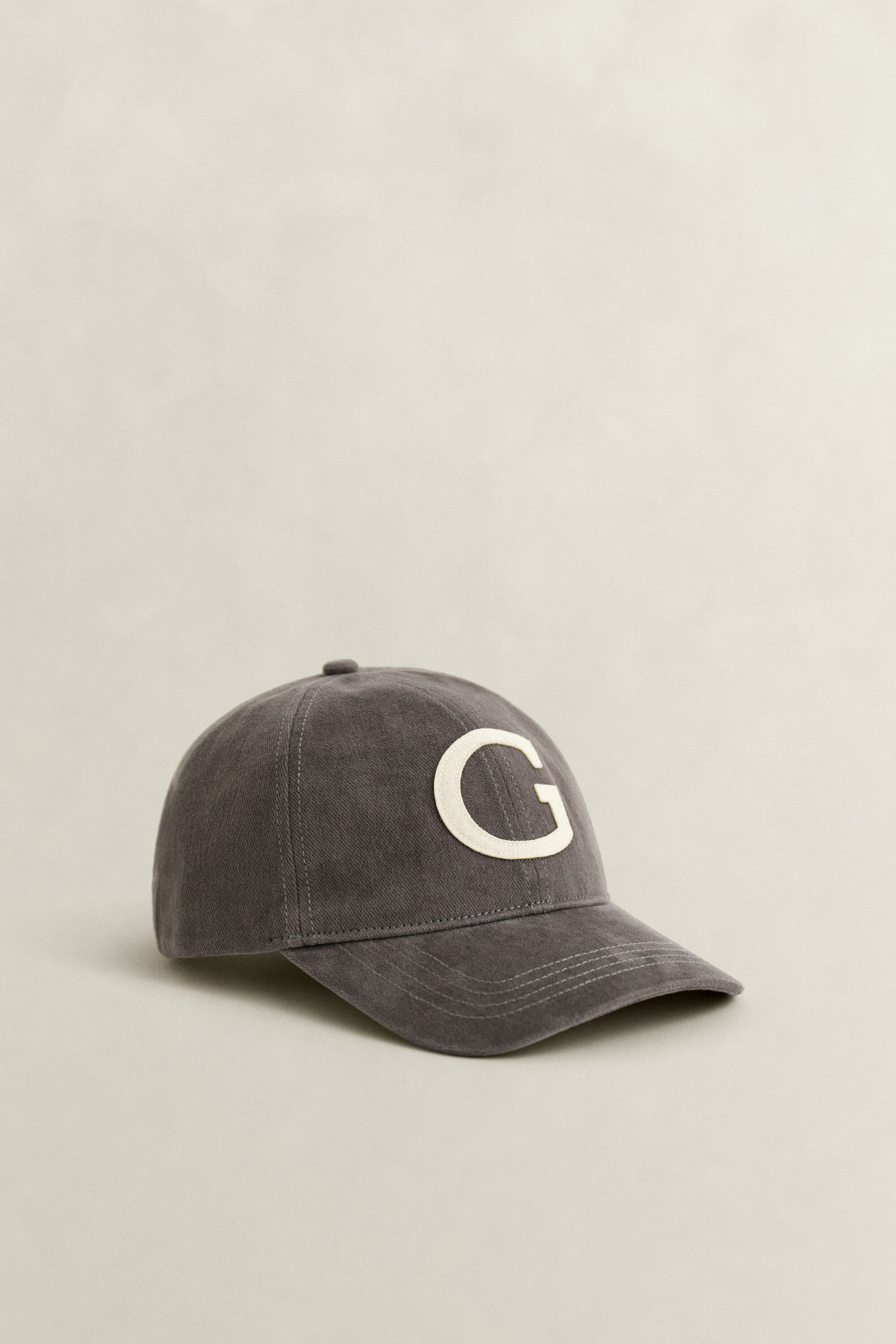 Casquette avec écusson G