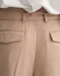Pantalon court &agrave; jambes larges avec ceinture