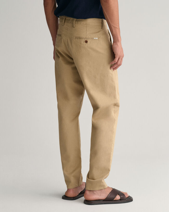 Pantalon chino coupe fuselée en sergé