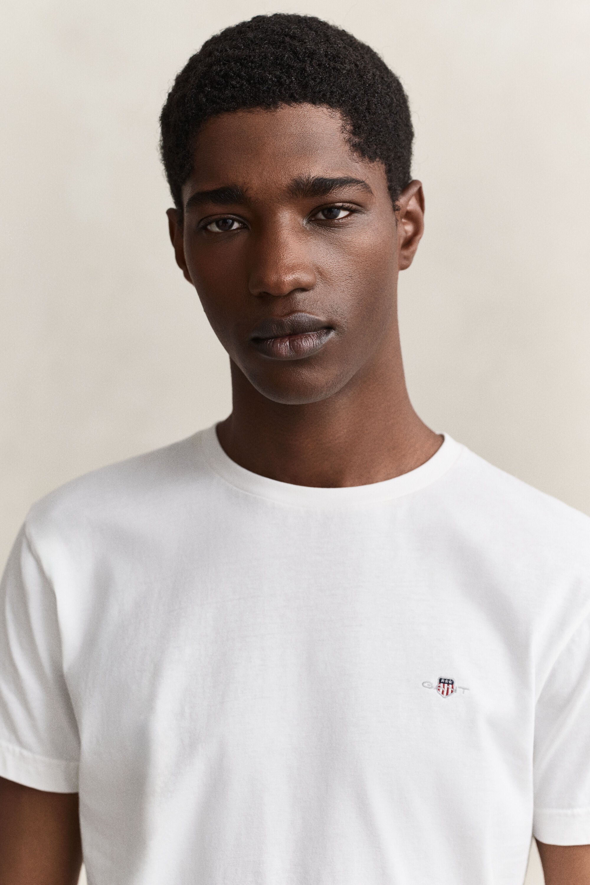 T-shirt ajusté avec écusson