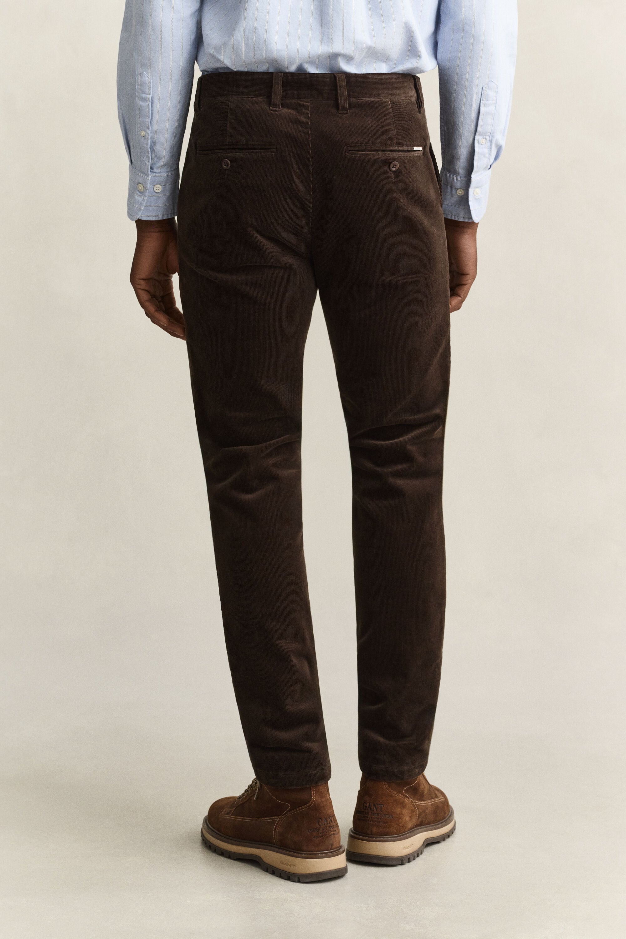 Pantalon chino slim en velours côtelé