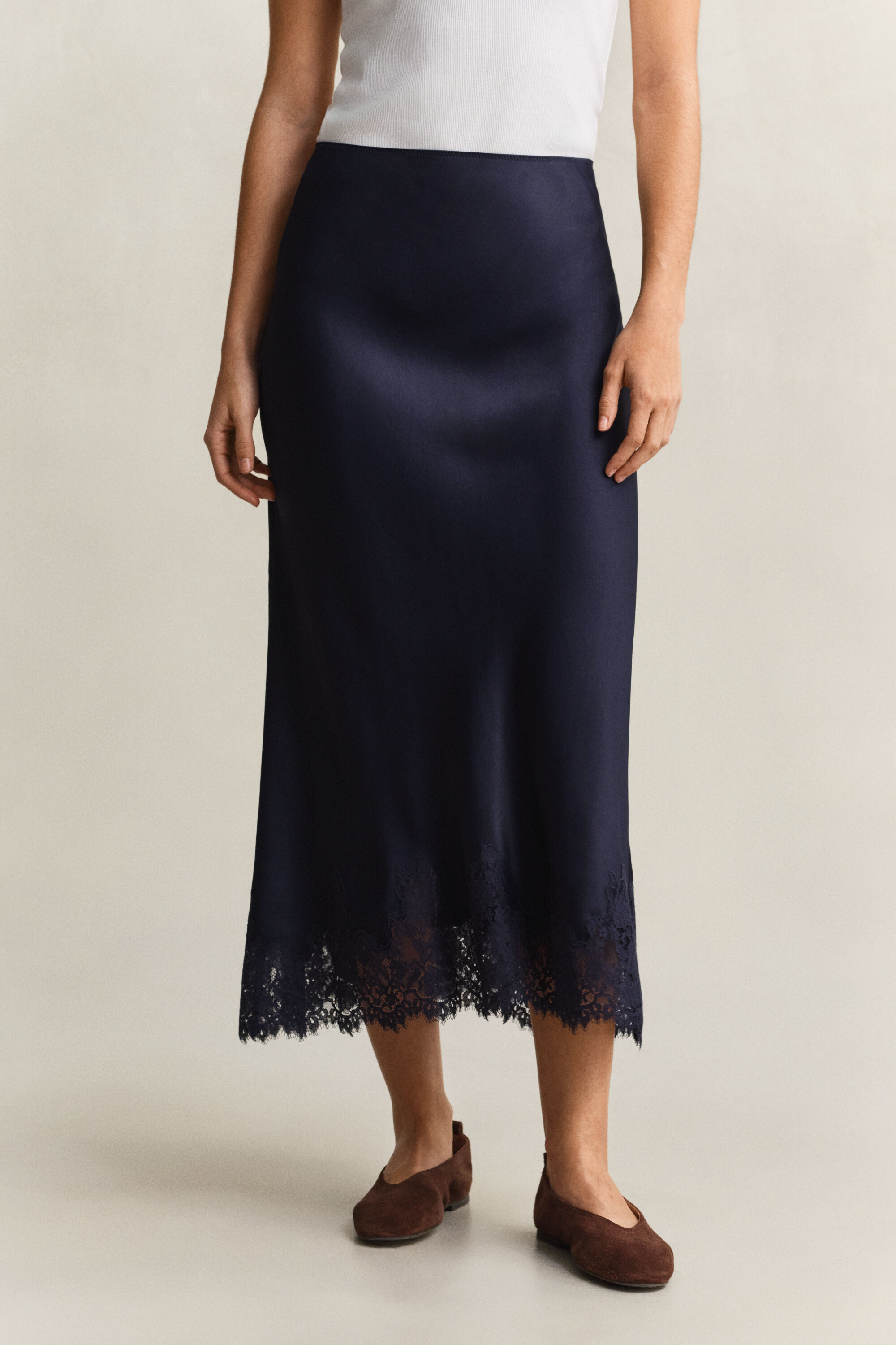 Jupe midi en satin et dentelle