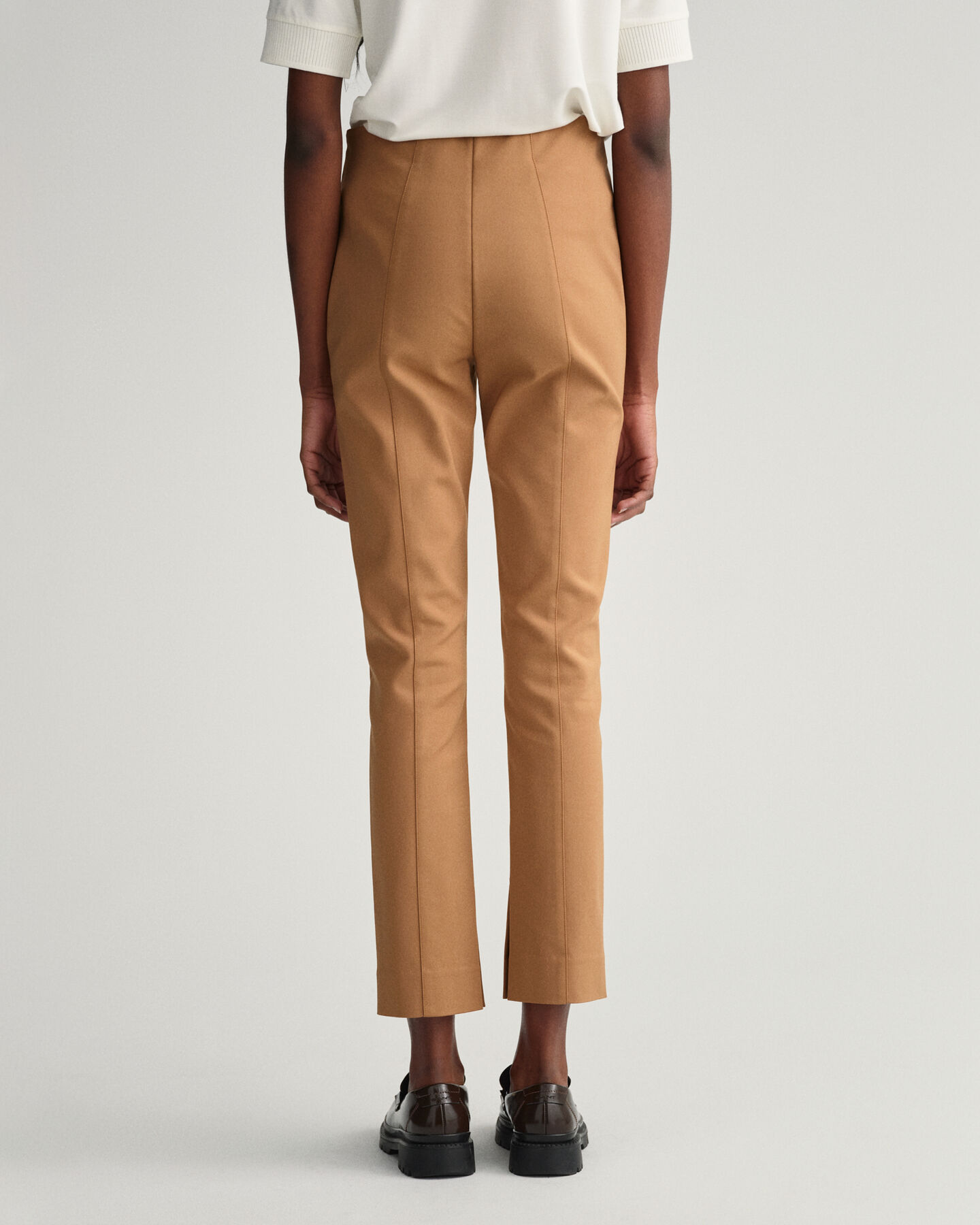 Pantalon habill&eacute; &agrave; nervures