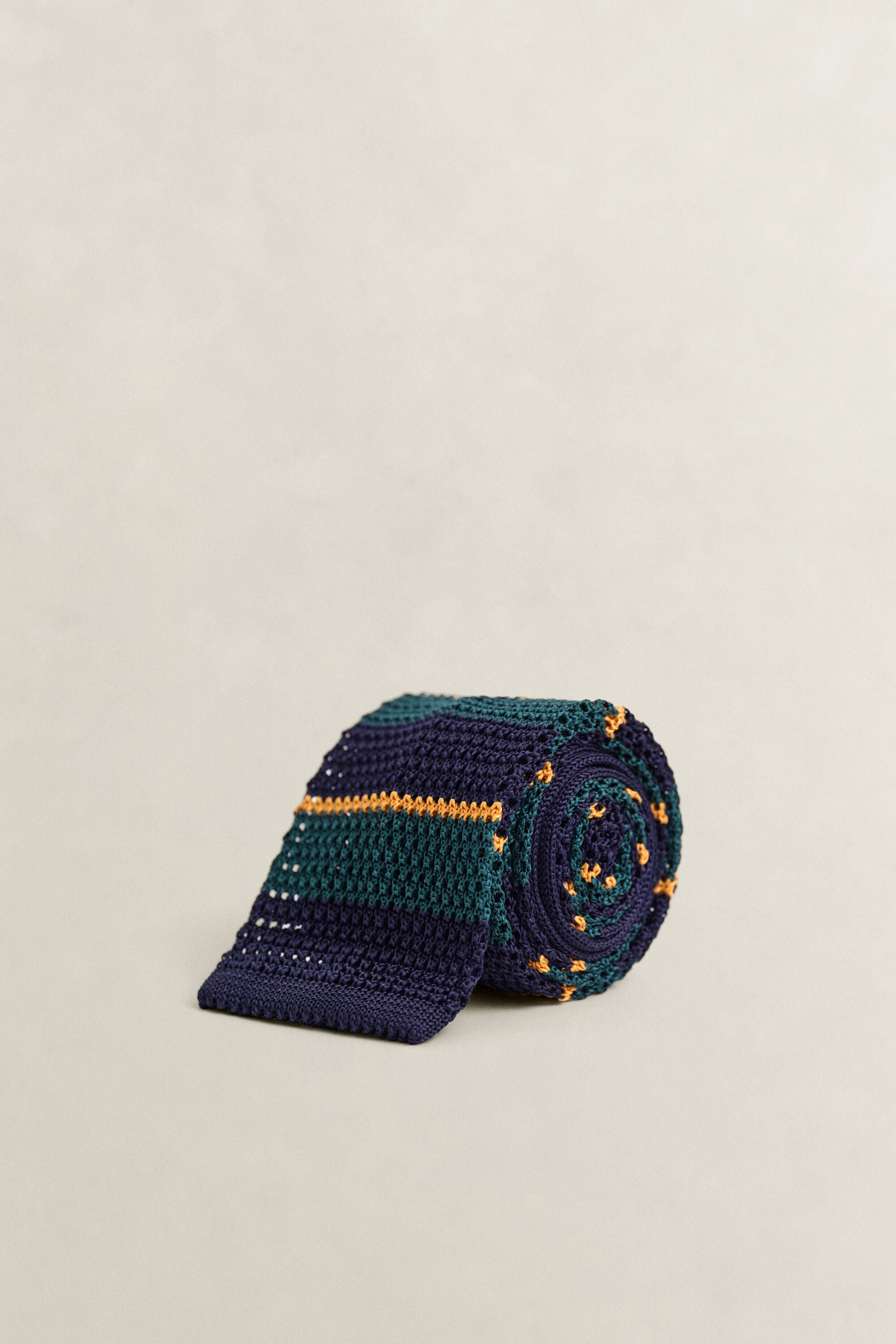 Cravate en maille à rayures