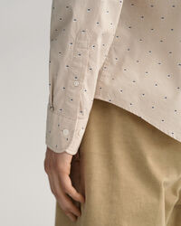 Chemise slim fit &agrave; pois dobby