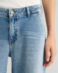 Jean taille basse à jambes larges