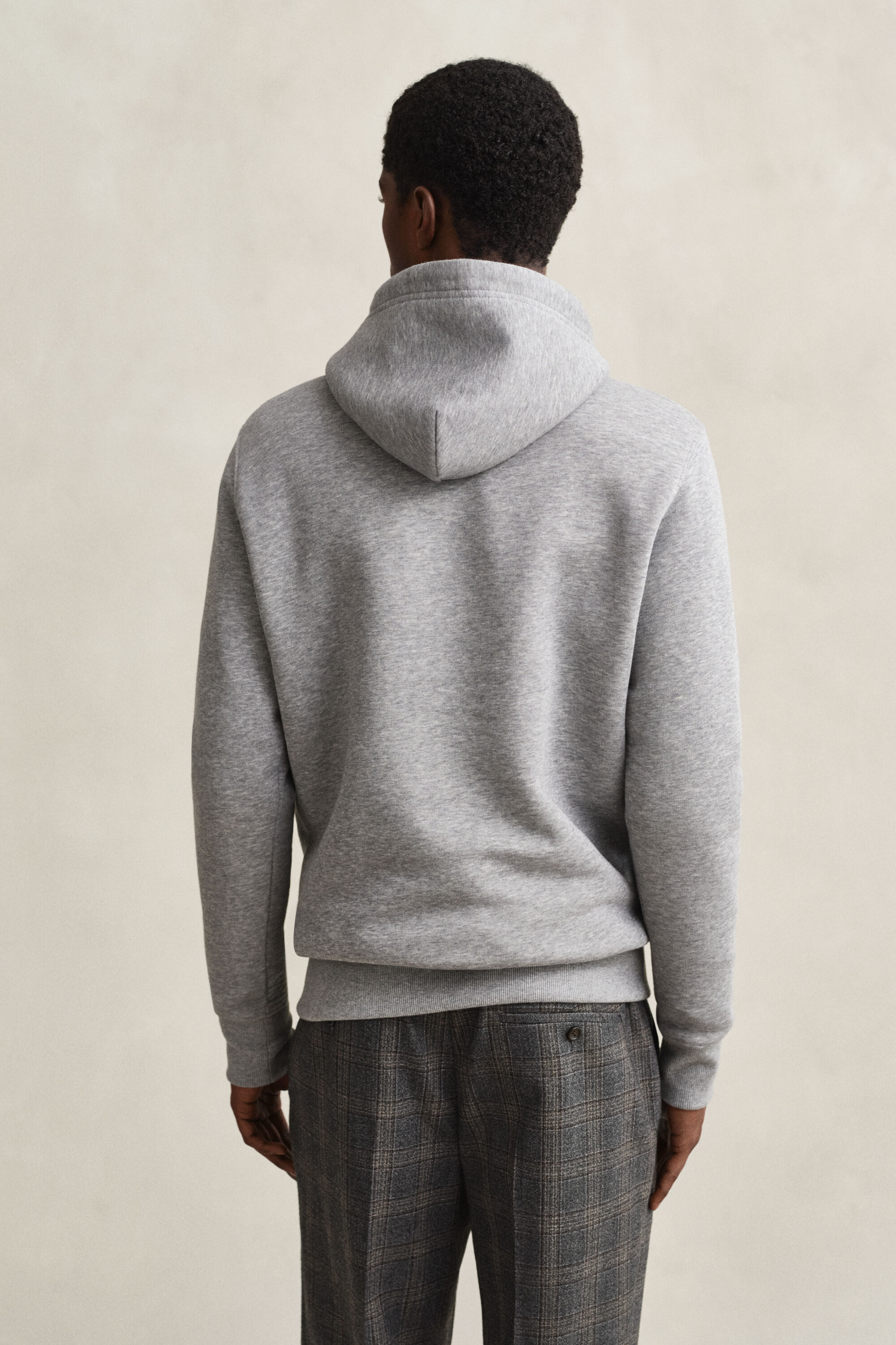 Sweat à capuche avec écusson