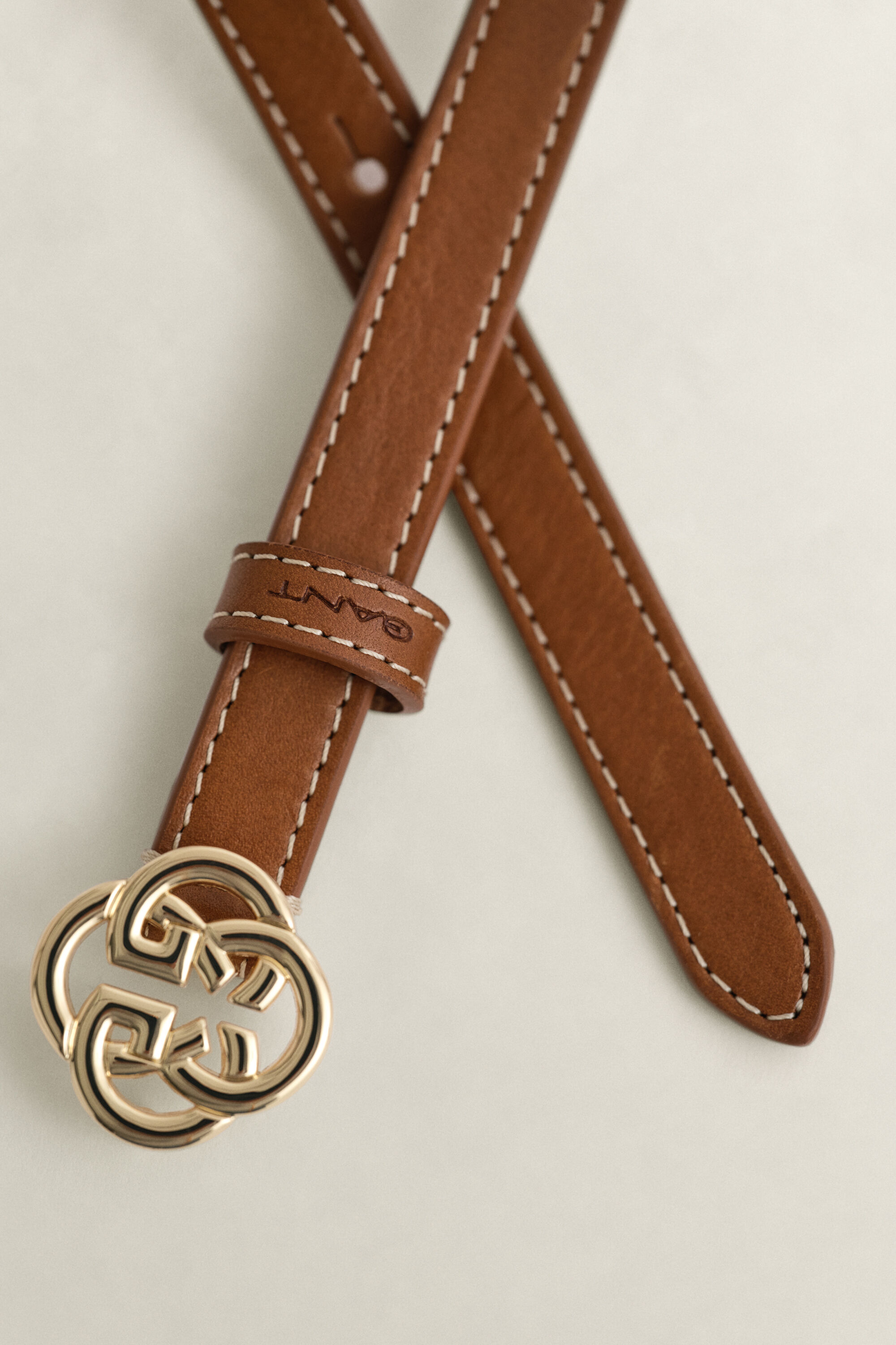 Ceinture en cuir avec boucle monogramme
