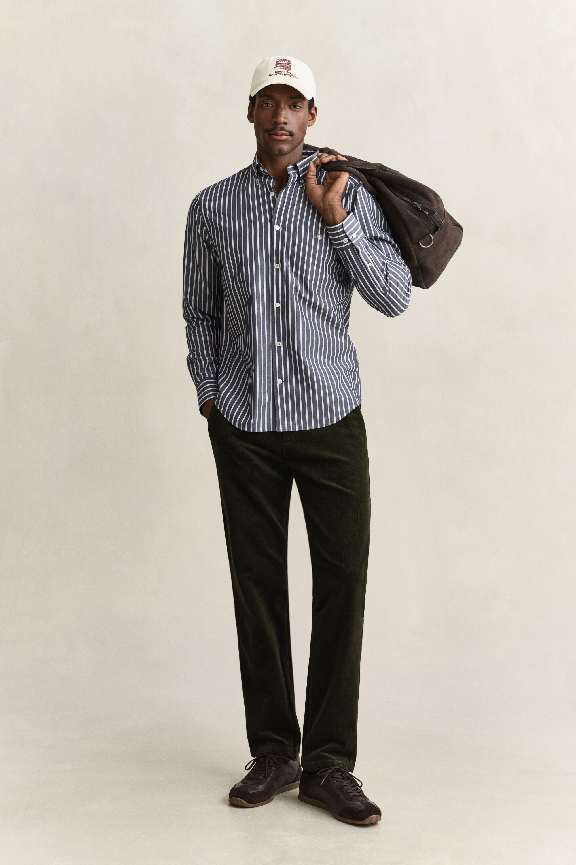 Pantalon Regular en velours côtelé