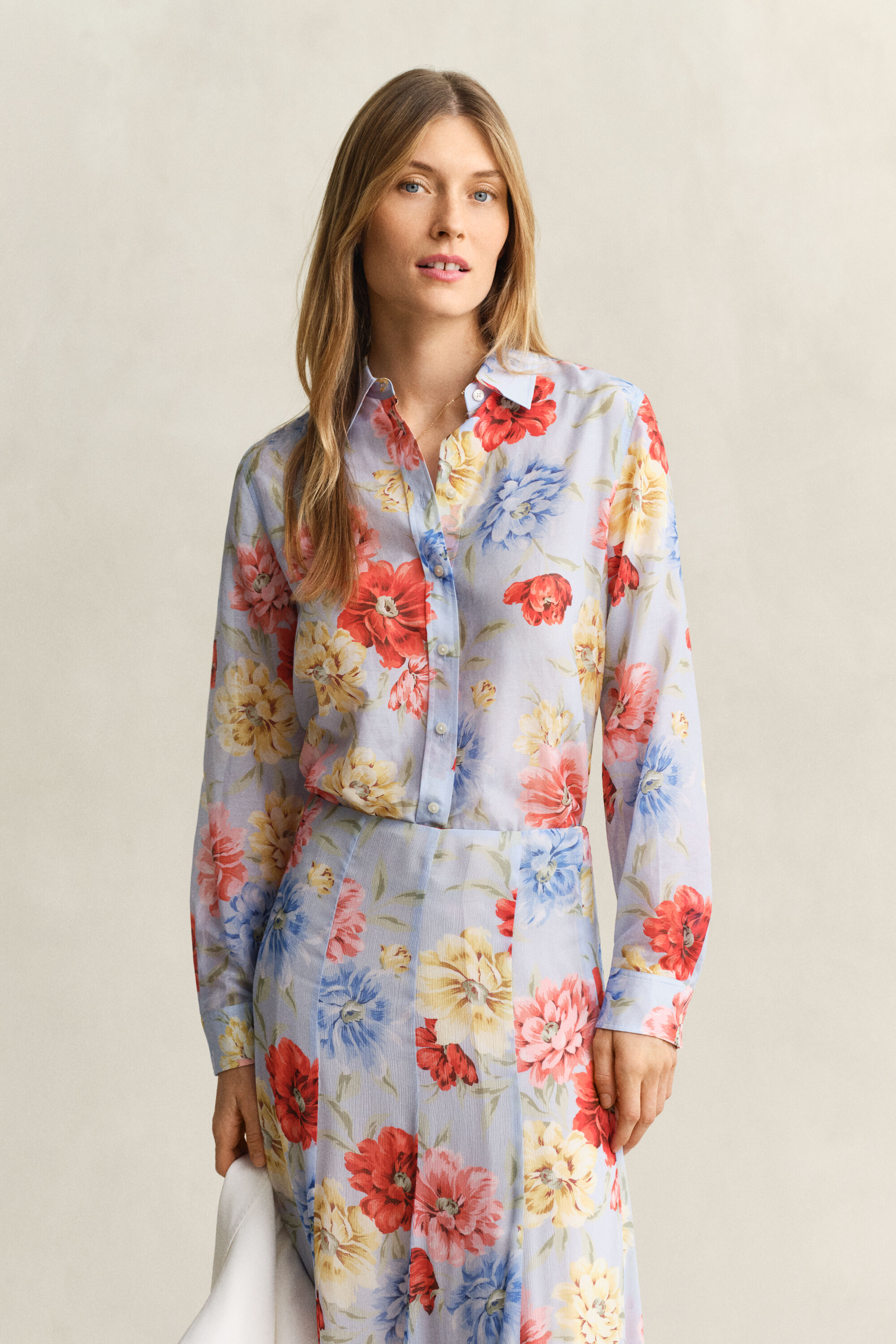 Chemise en coton et soie à fleurs