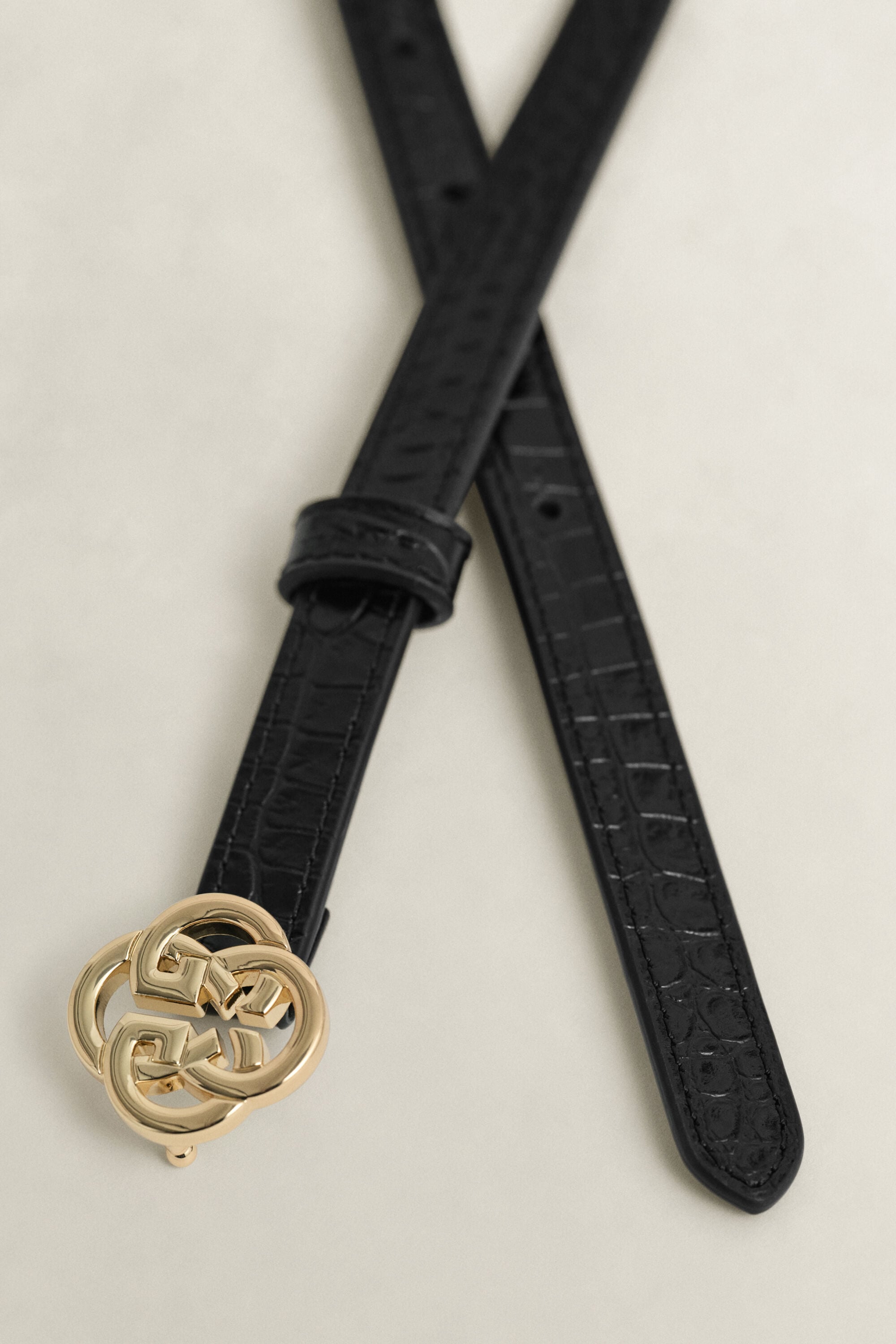 Ceinture imitation crocodile avec monogramme