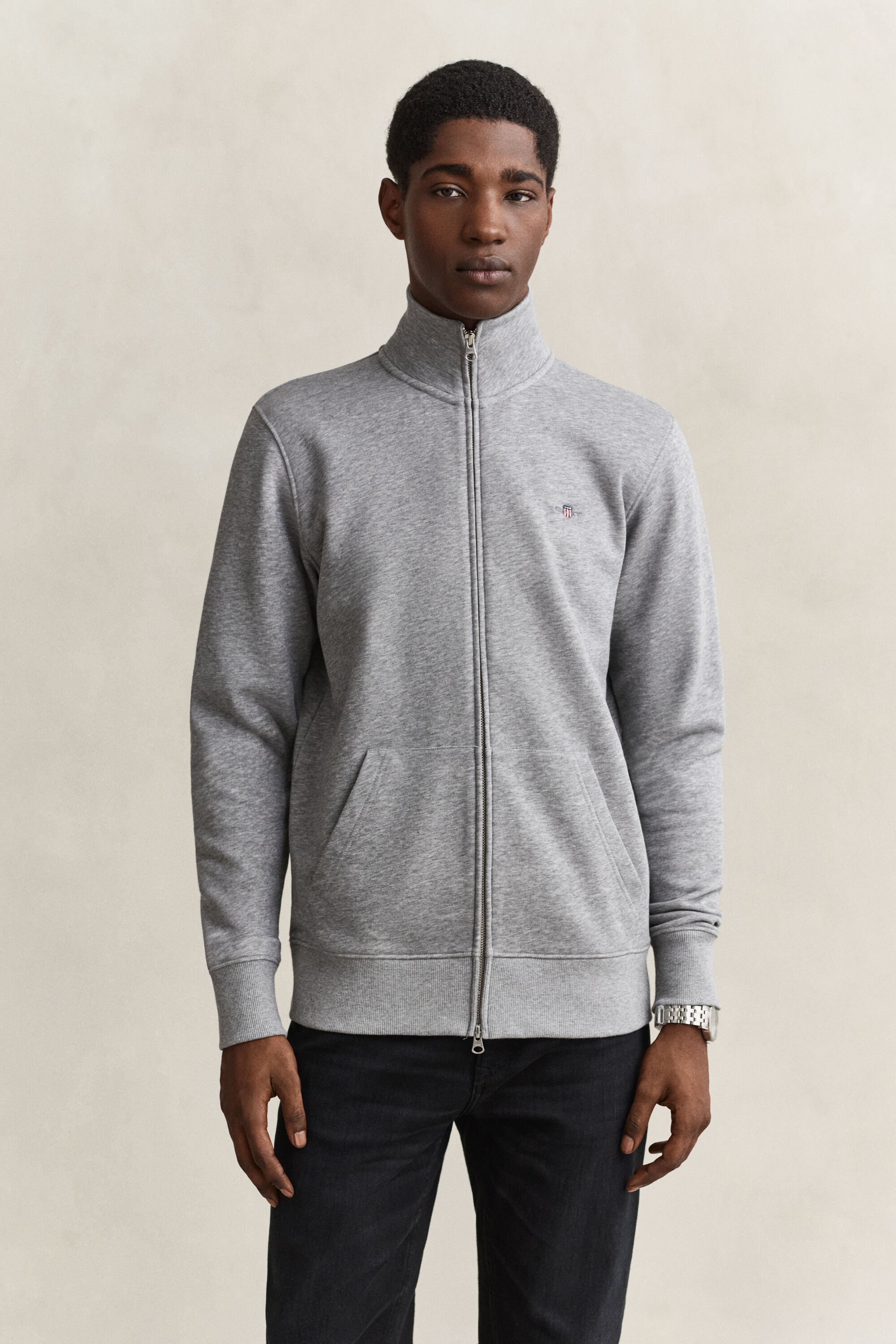 Sweat-shirt zippé avec écusson