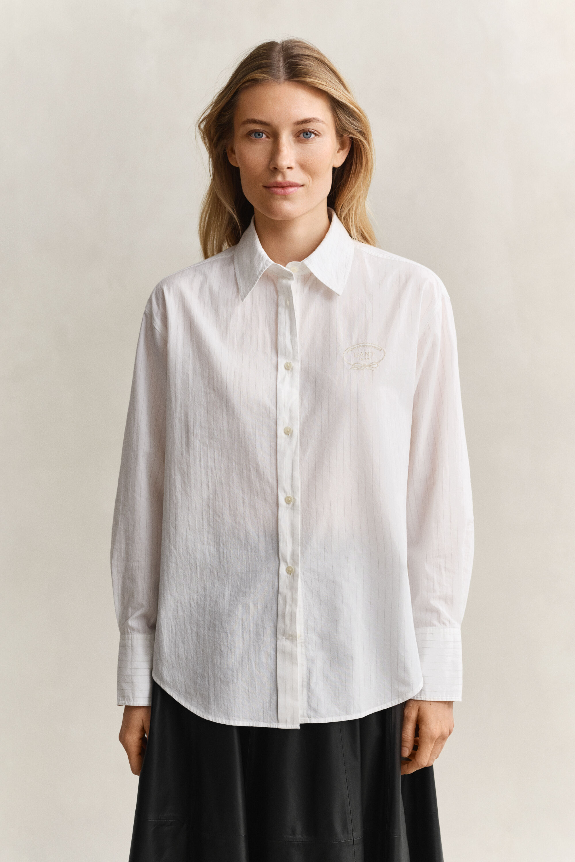 Chemise brodée à rayures