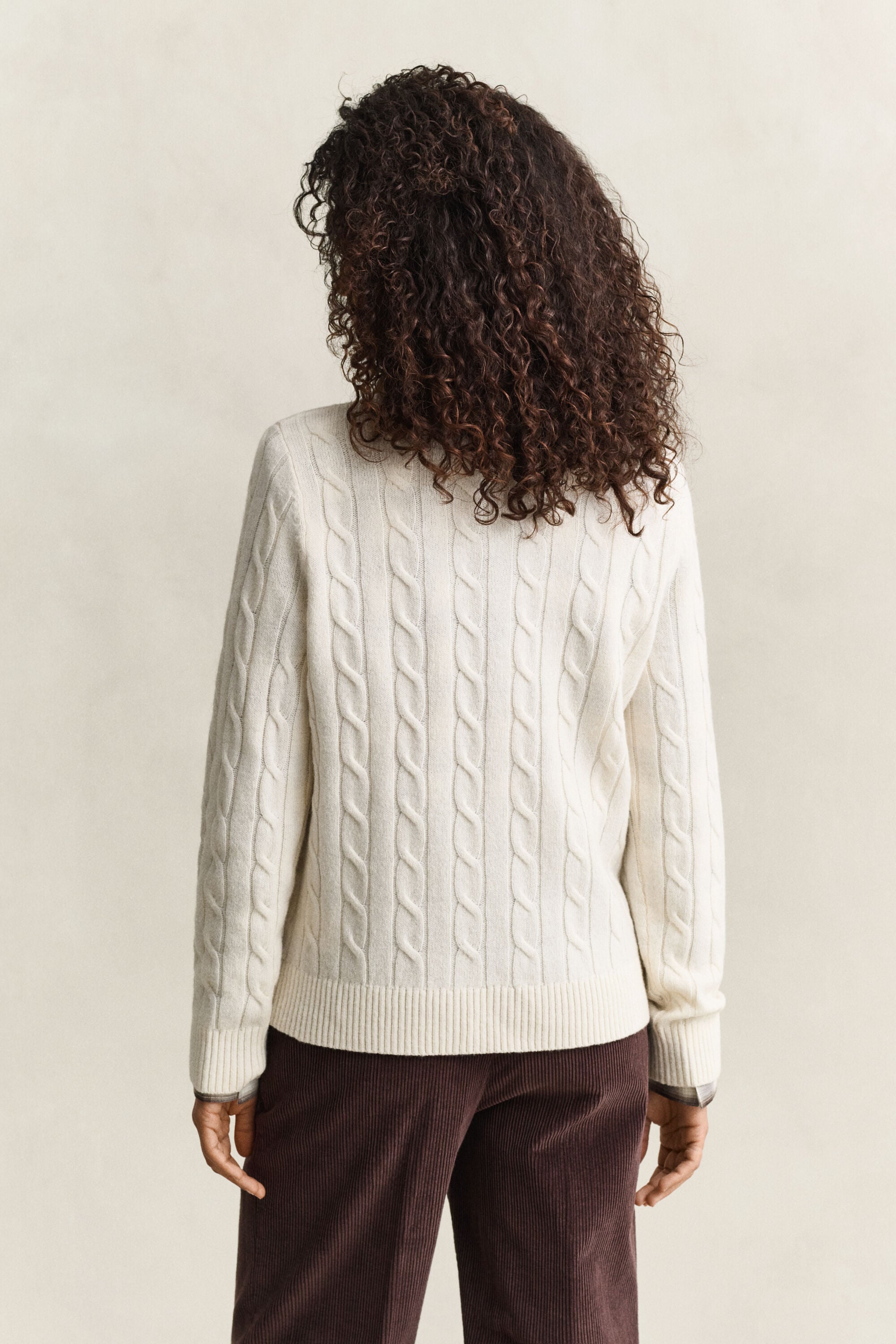 Pull en laine d’agneau à maille torsadée