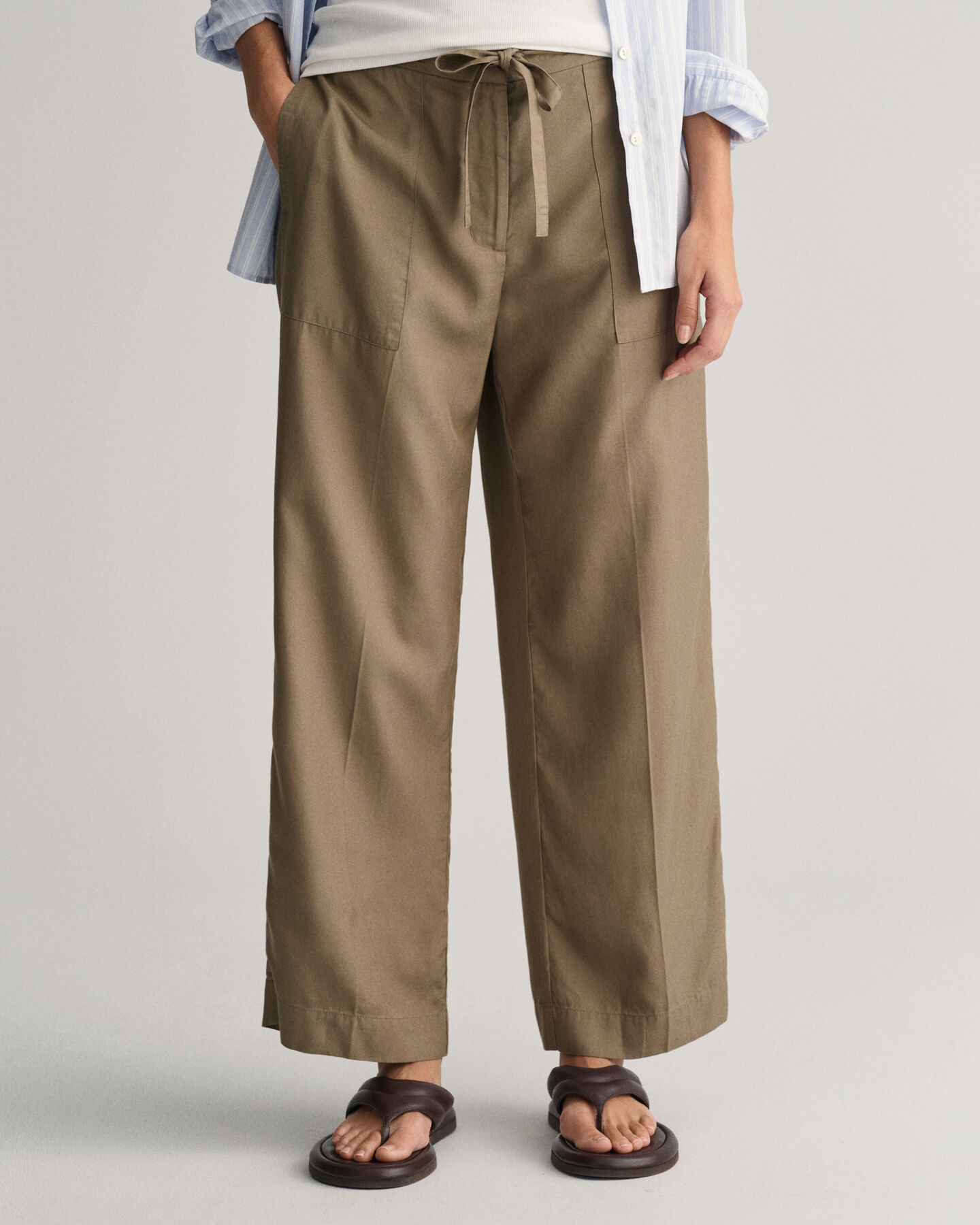Pantalon relaxed fit nou&eacute; &agrave; la taille